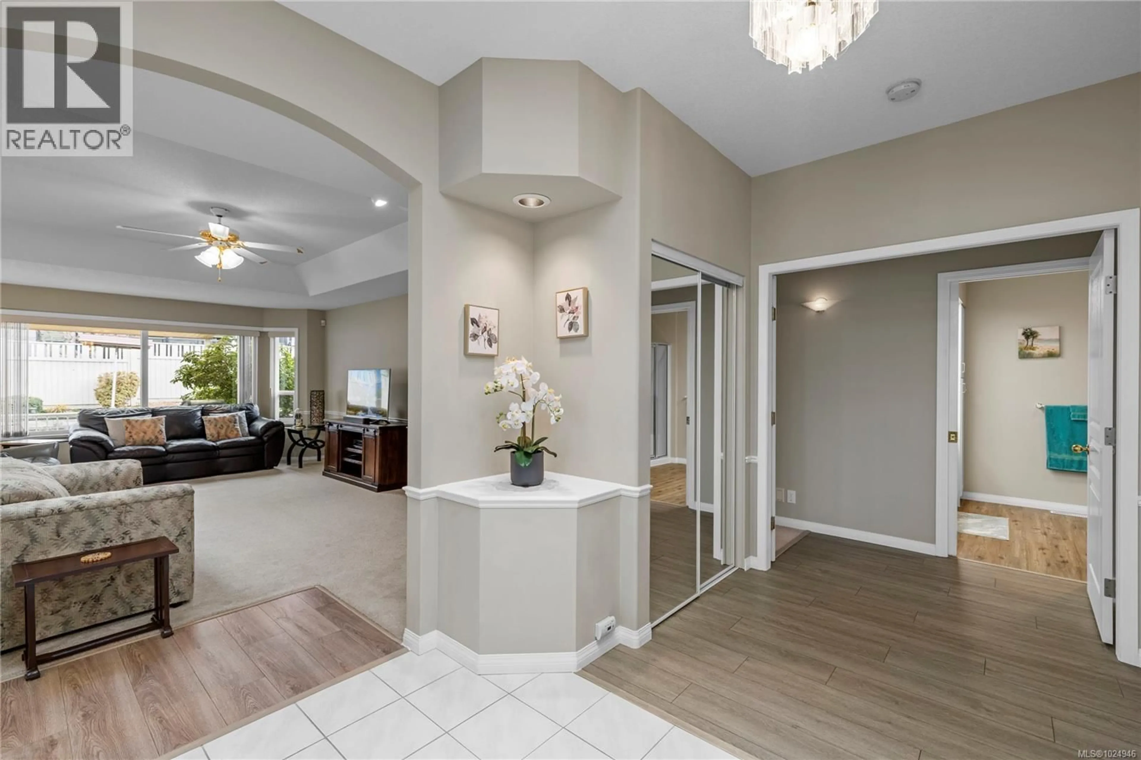 Indoor entryway for 5894 PRIMROSE DRIVE, Nanaimo British Columbia V9T6B8