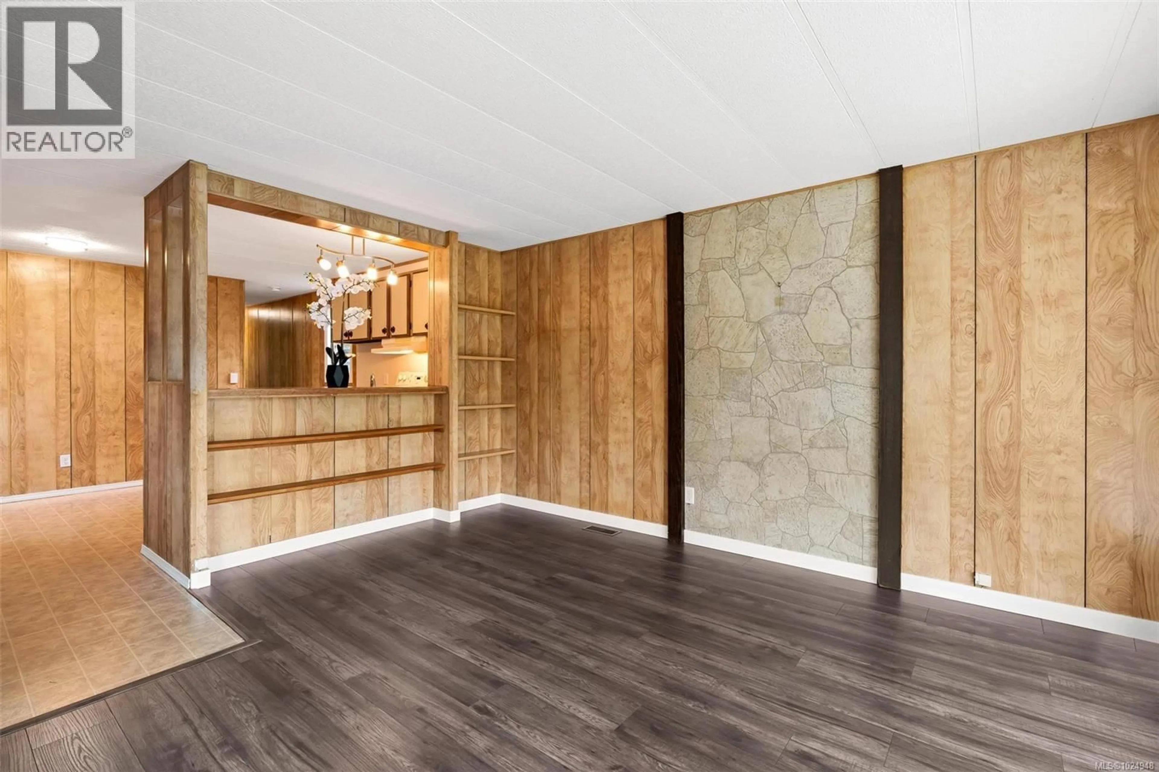 Indoor foyer for 12 - 10860 CHEMAINUS ROAD, Saltair British Columbia V9G2A4