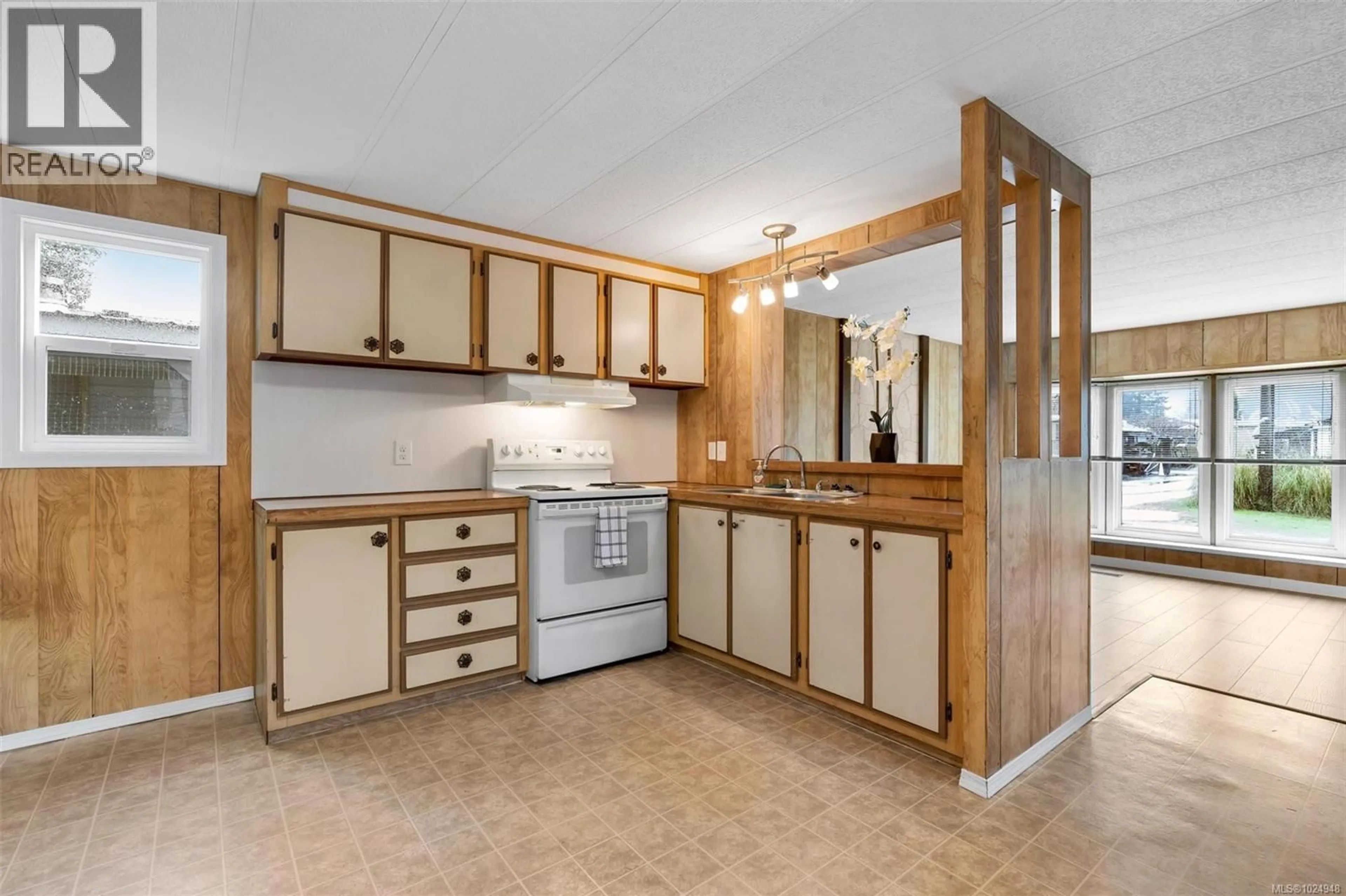 Standard kitchen, unknown for 12 - 10860 CHEMAINUS ROAD, Saltair British Columbia V9G2A4