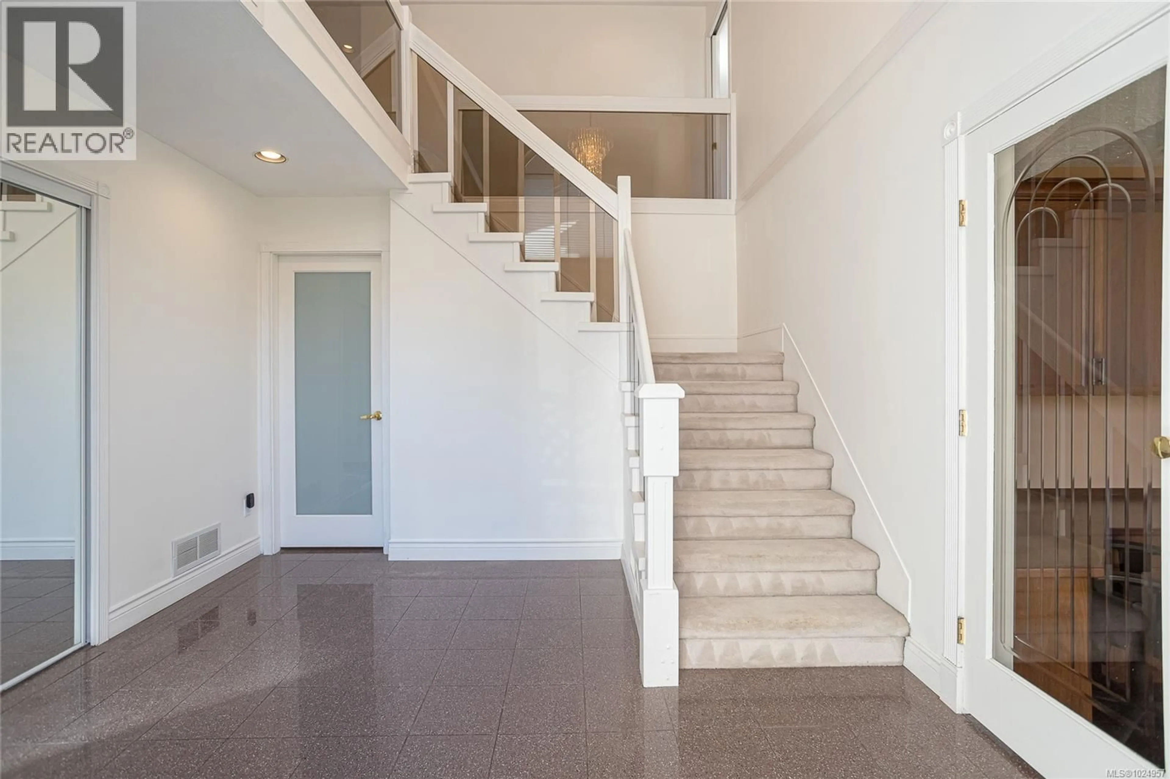 Unknown for 521 PAMELA PLACE, Saanich British Columbia V8Z4H1