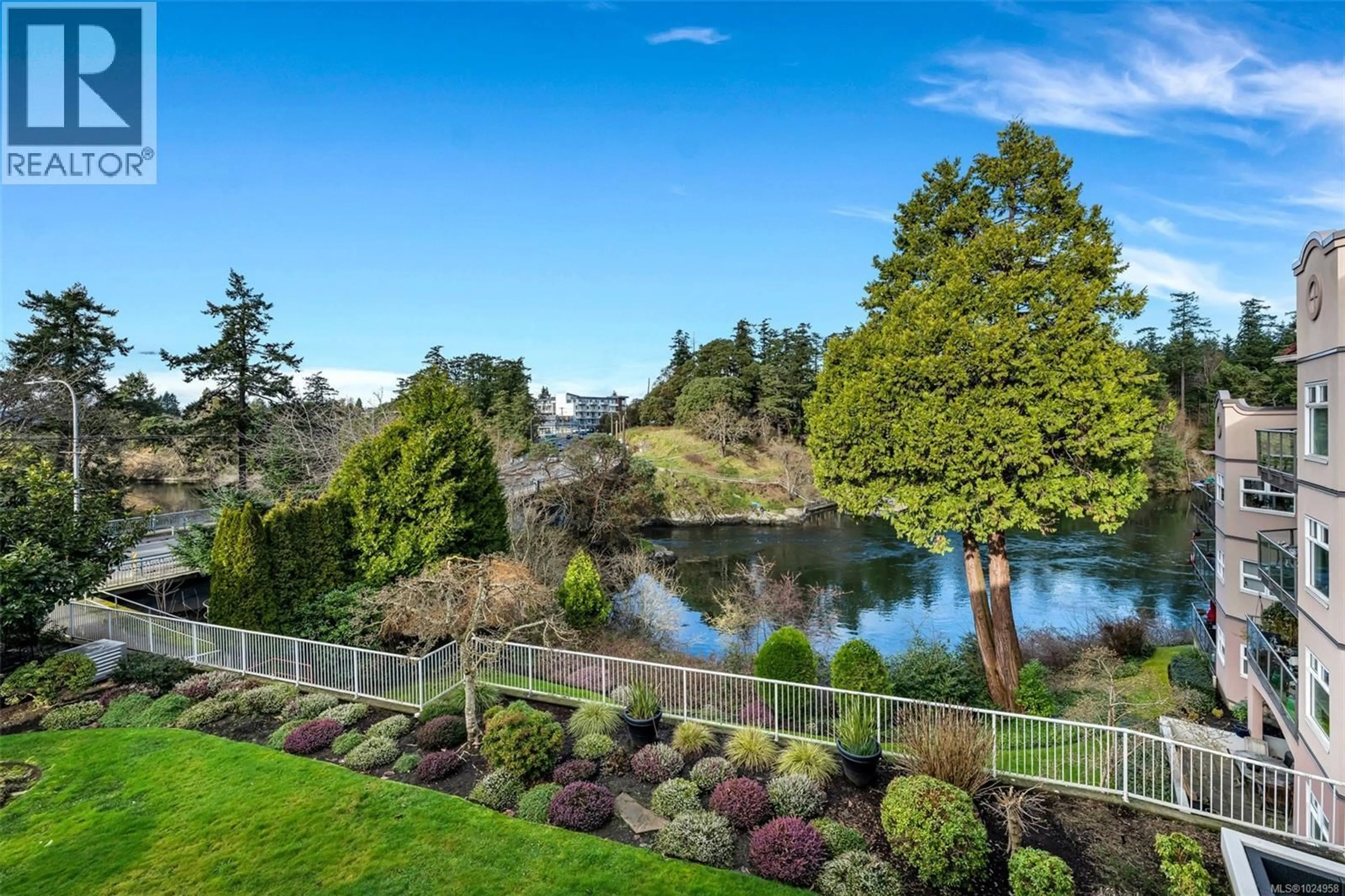 A pic from outside/outdoor area/front of a property/back of a property/a pic from drone, water/lake/river/ocean view for 306 - 1085 TILLICUM ROAD, Esquimalt British Columbia V9A7M3