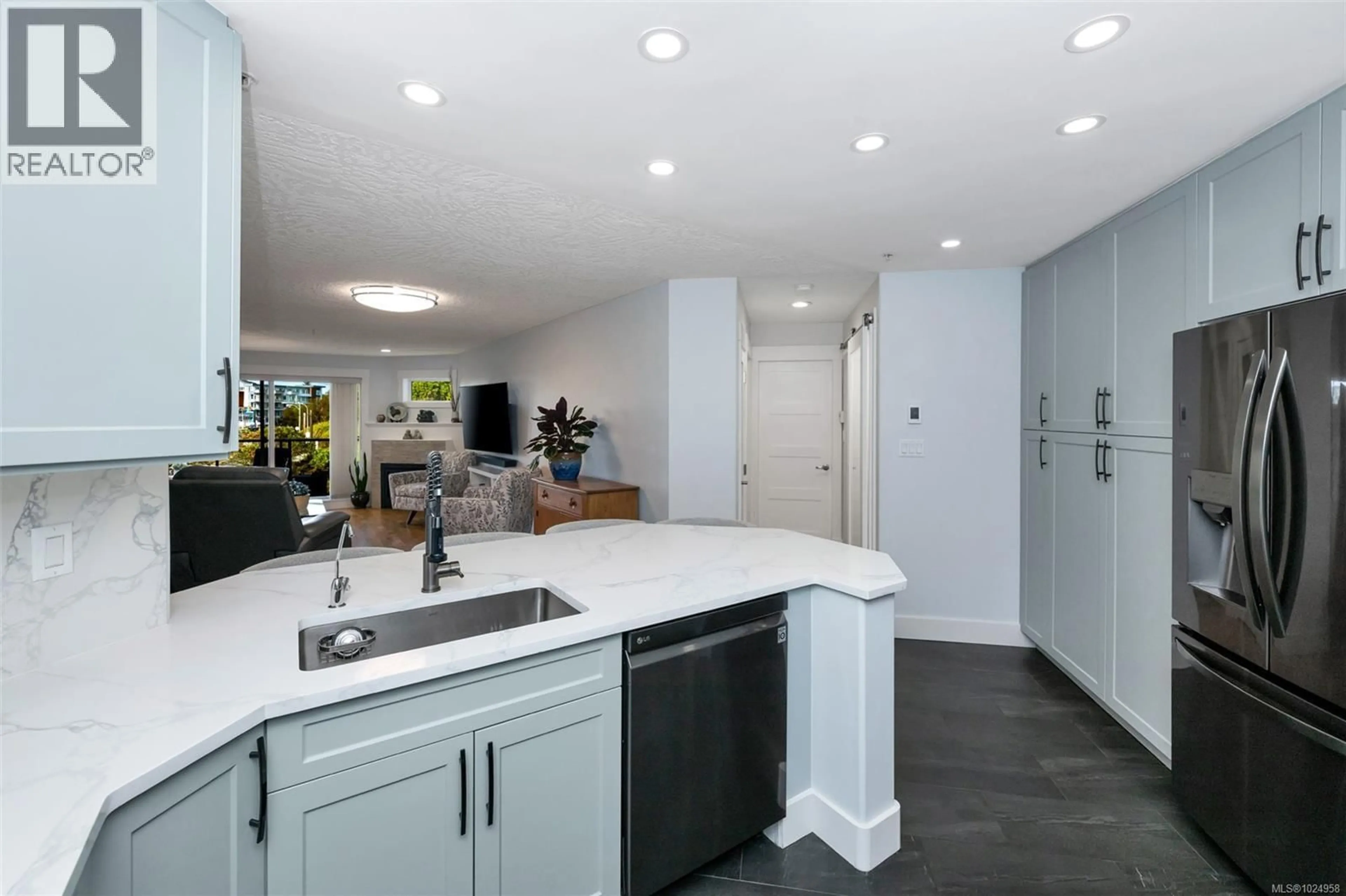 Open concept kitchen, ceramic/tile floor for 306 - 1085 TILLICUM ROAD, Esquimalt British Columbia V9A7M3