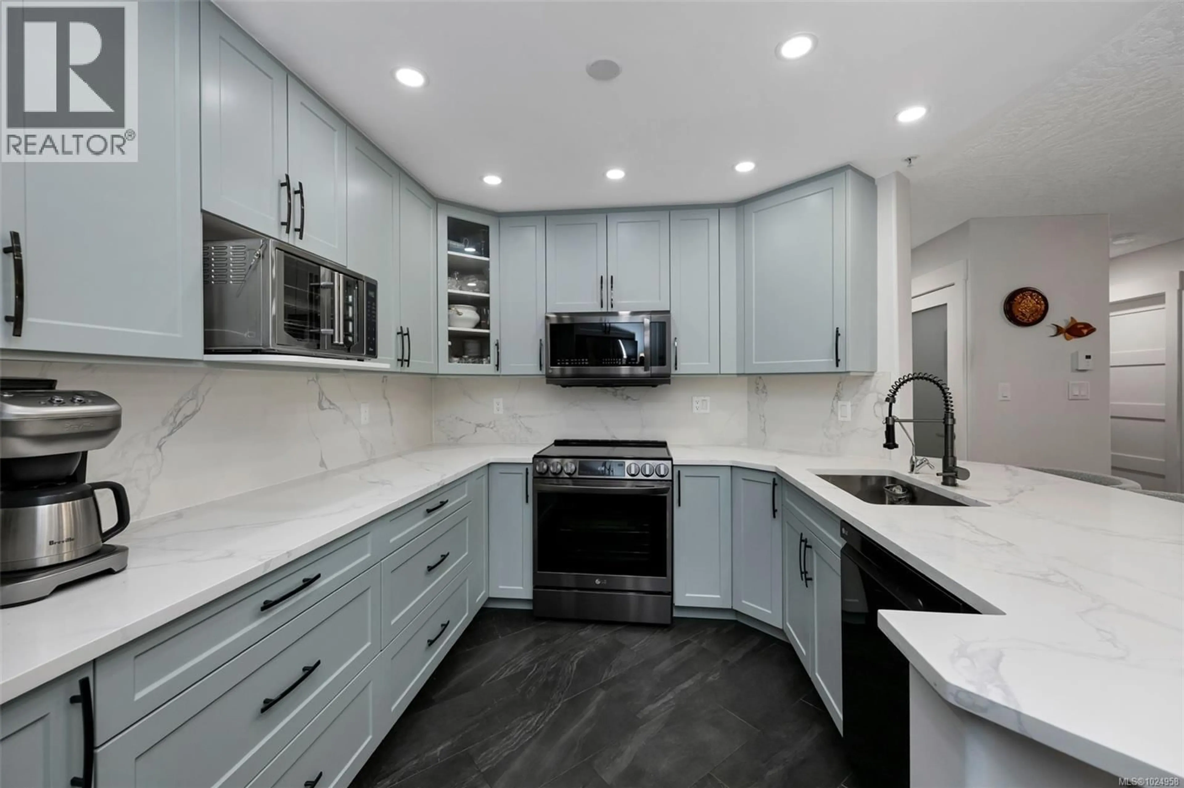 Contemporary kitchen, ceramic/tile floor for 306 - 1085 TILLICUM ROAD, Esquimalt British Columbia V9A7M3