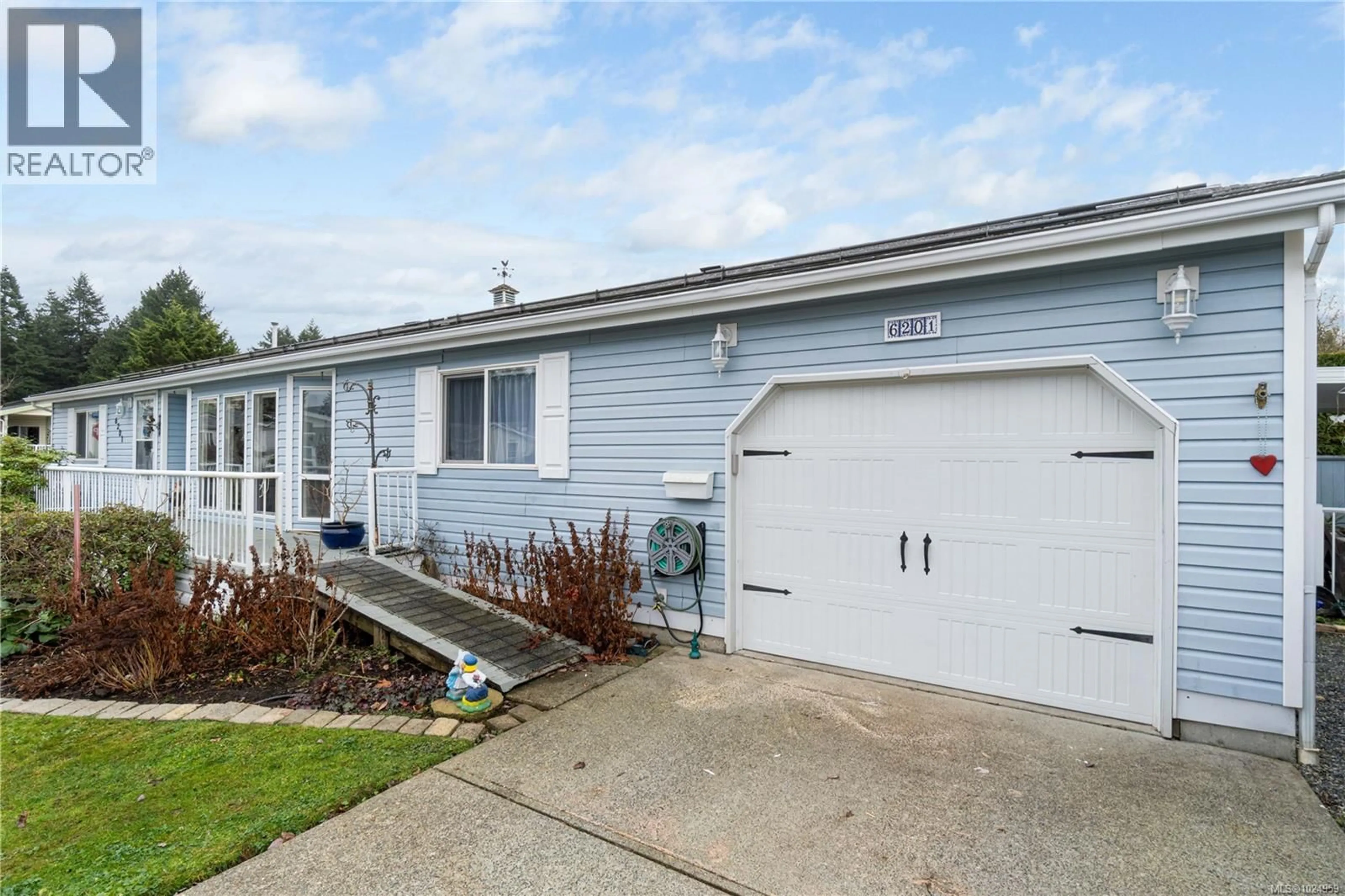 Home with vinyl exterior material, street for 6201 RICH ROAD, Nanaimo British Columbia V9T6J2