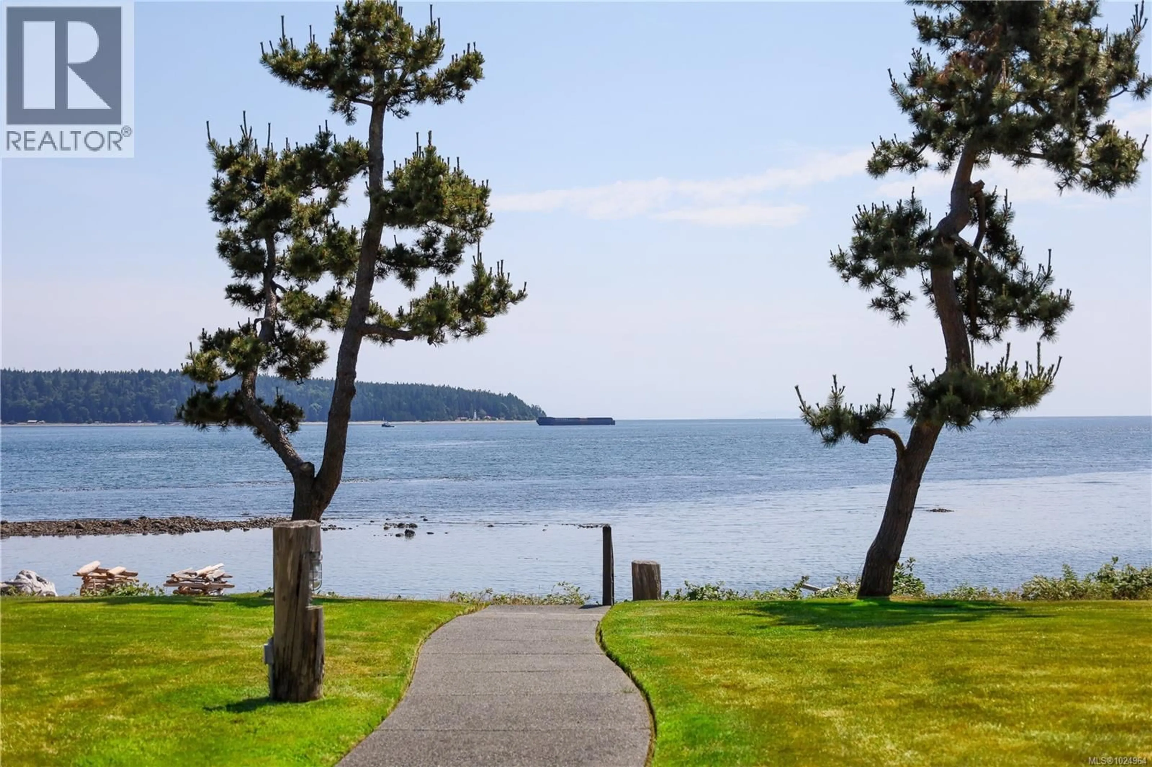 Patio, water/lake/river/ocean view for 3210 - 27 ISLAND HIGHWAY SOUTH, Campbell River British Columbia V9W1A2
