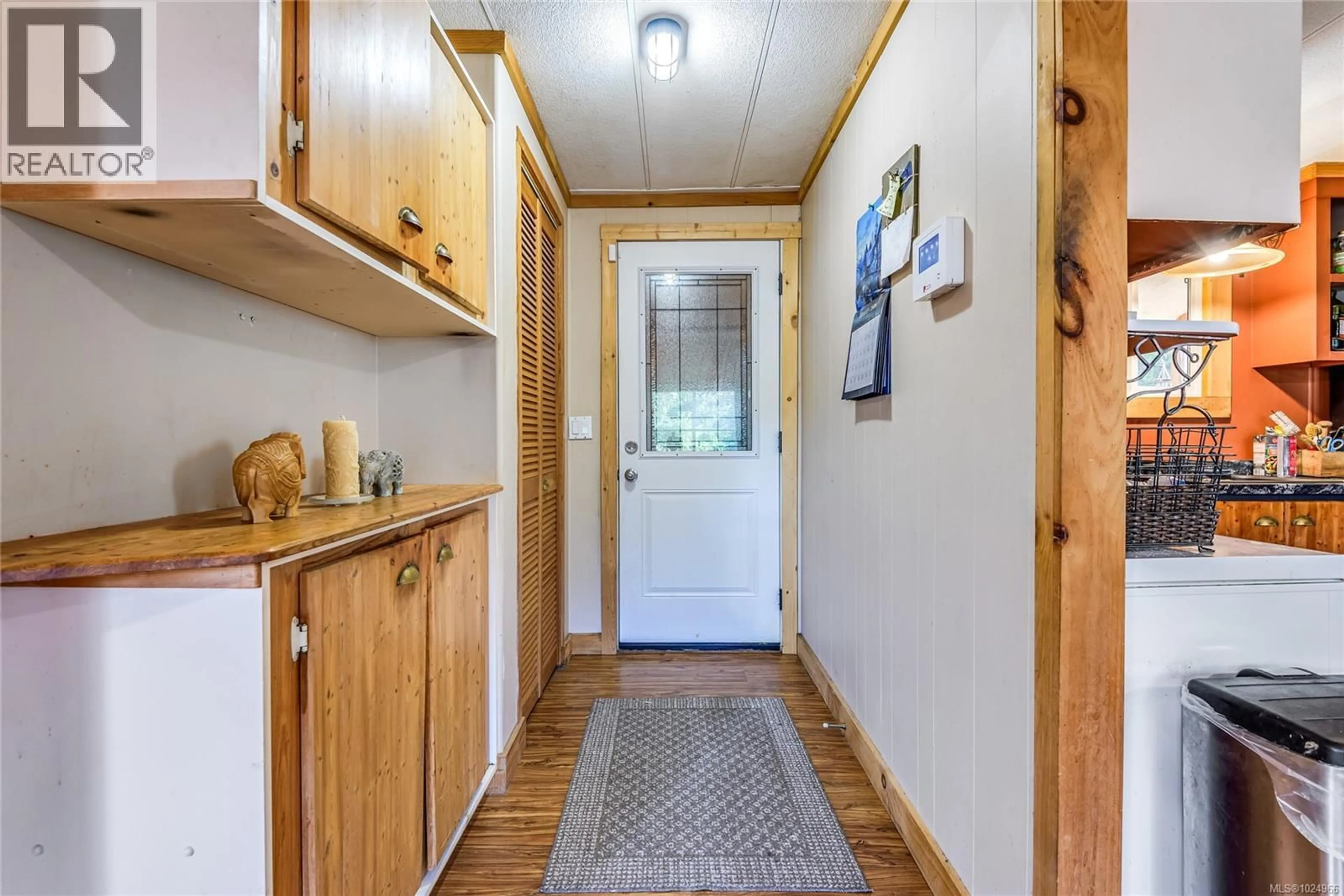 Indoor entryway for 360 CAPE MUDGE ROAD, Quadra Island British Columbia V0P1H0