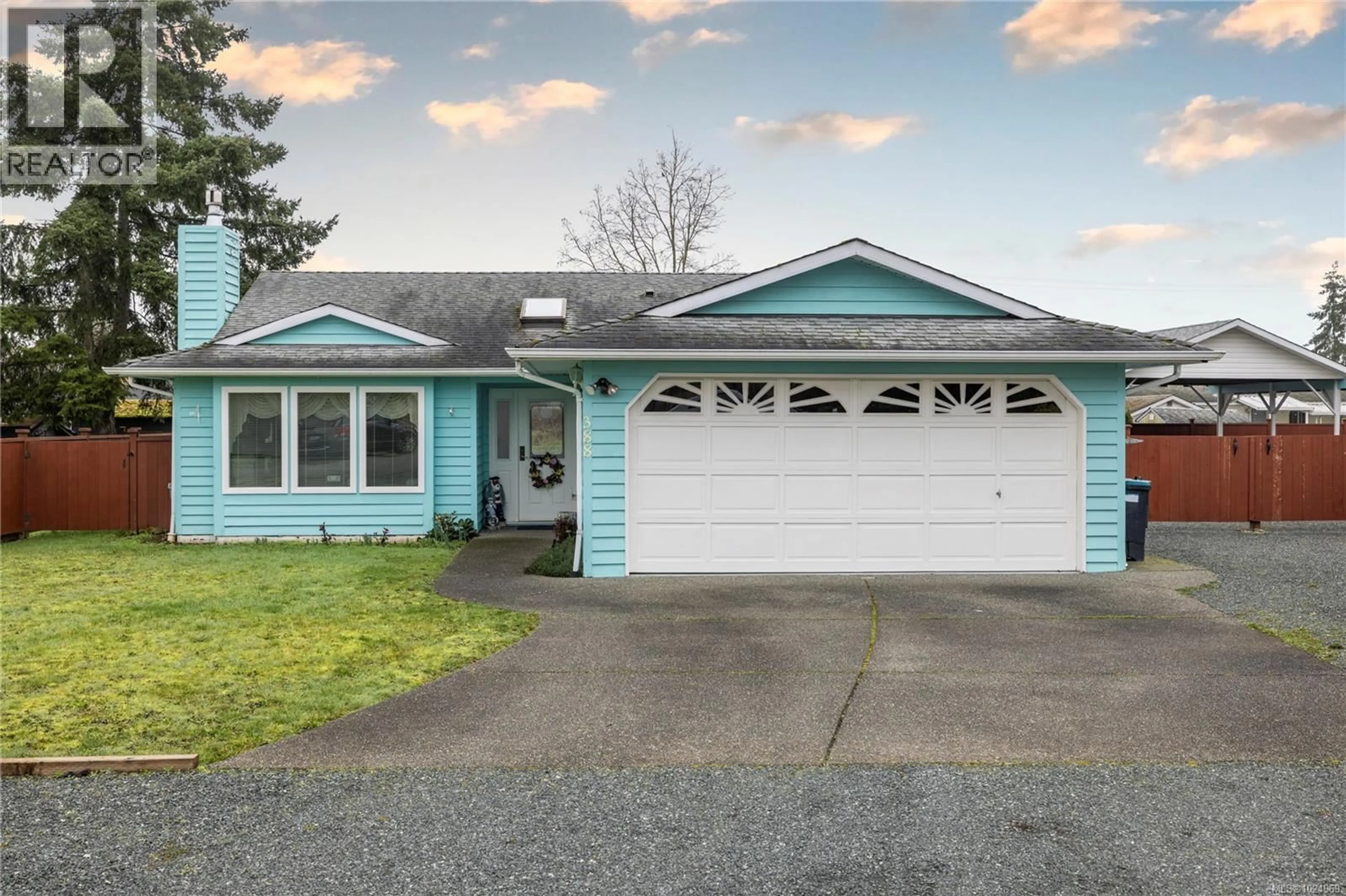 Home with vinyl exterior material, street for 388 MCKILLOP DRIVE, Parksville British Columbia V9P1L5