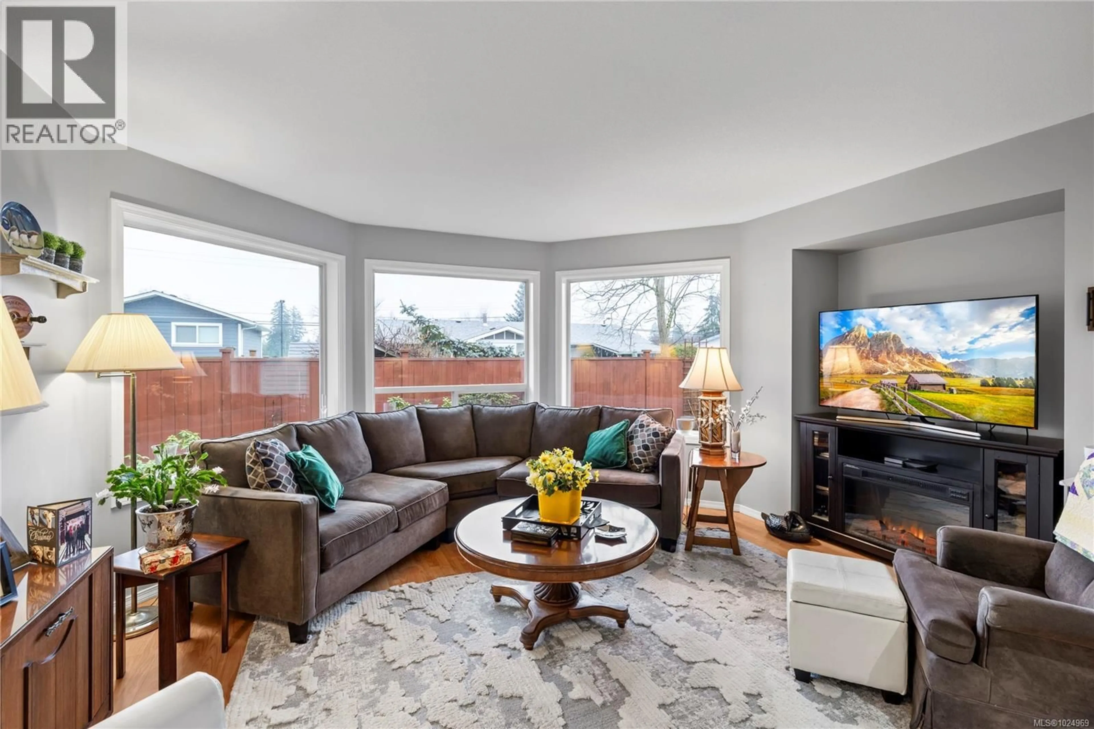 Living room with furniture, unknown for 388 MCKILLOP DRIVE, Parksville British Columbia V9P1L5