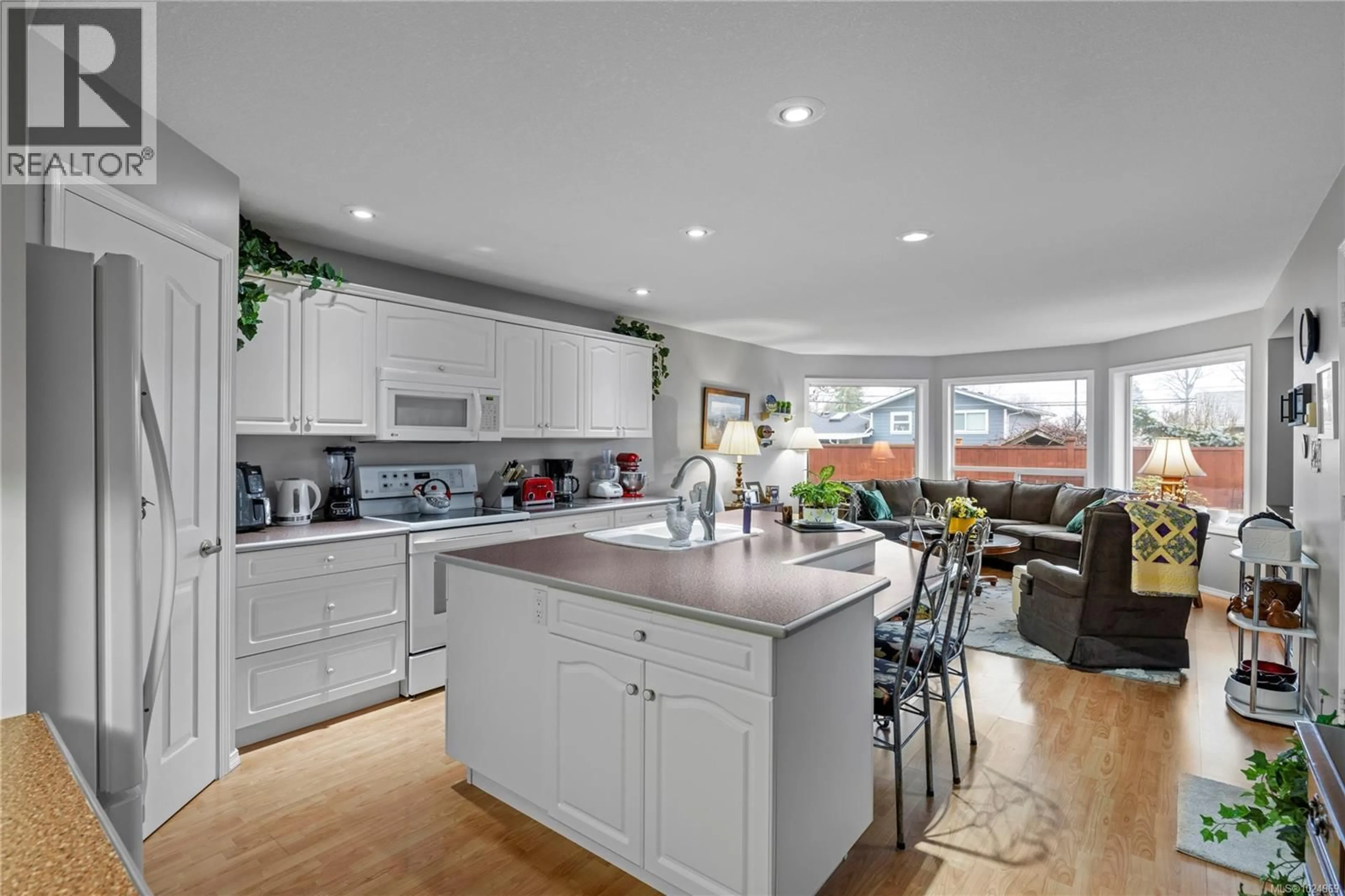 Open concept kitchen, unknown for 388 MCKILLOP DRIVE, Parksville British Columbia V9P1L5