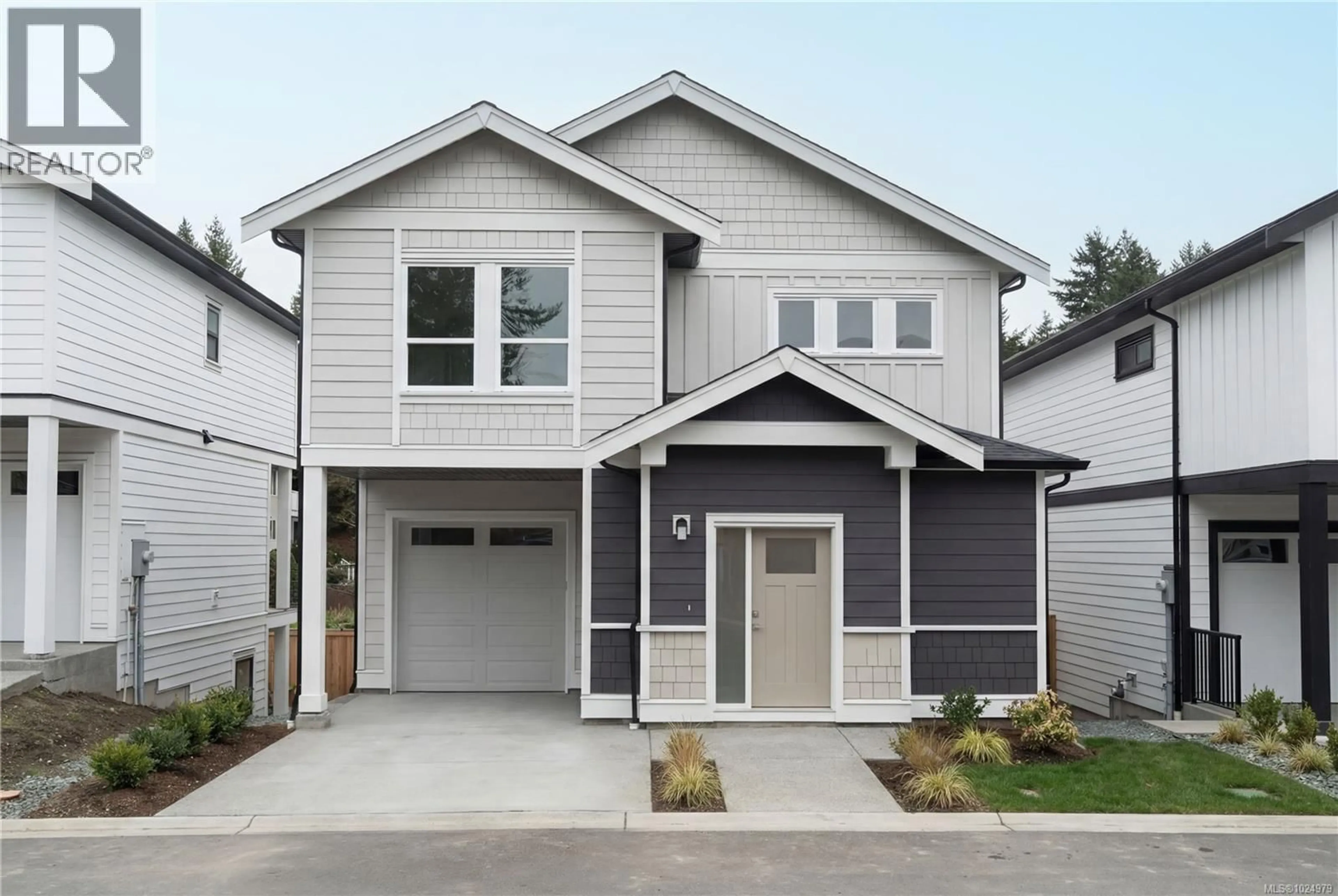 Home with vinyl exterior material, street for 565 BELFORD PLACE, Langford British Columbia V9B6C1