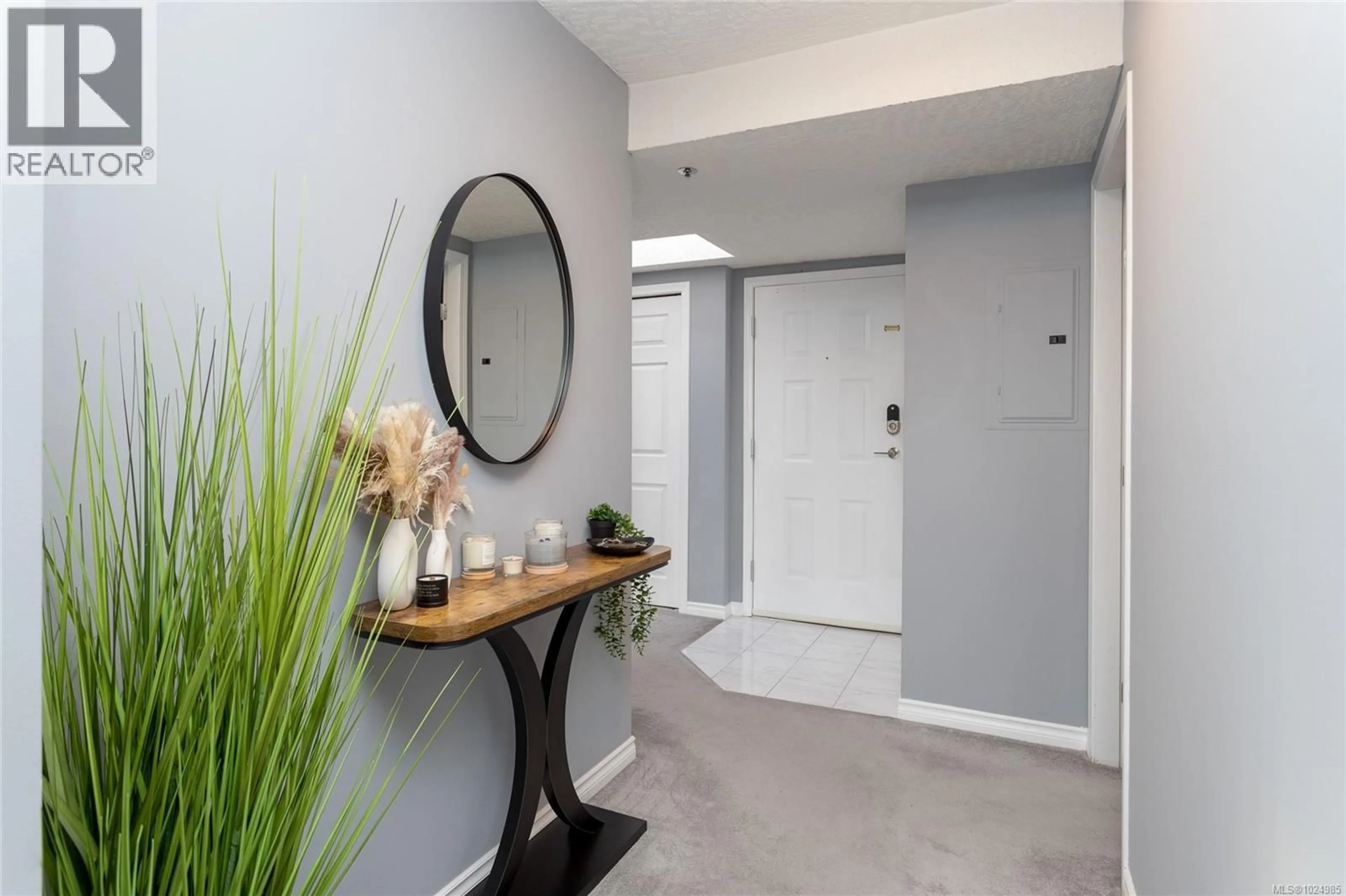 Indoor entryway for 408 - 520 DUNEDIN STREET, Victoria British Columbia V8T2L6