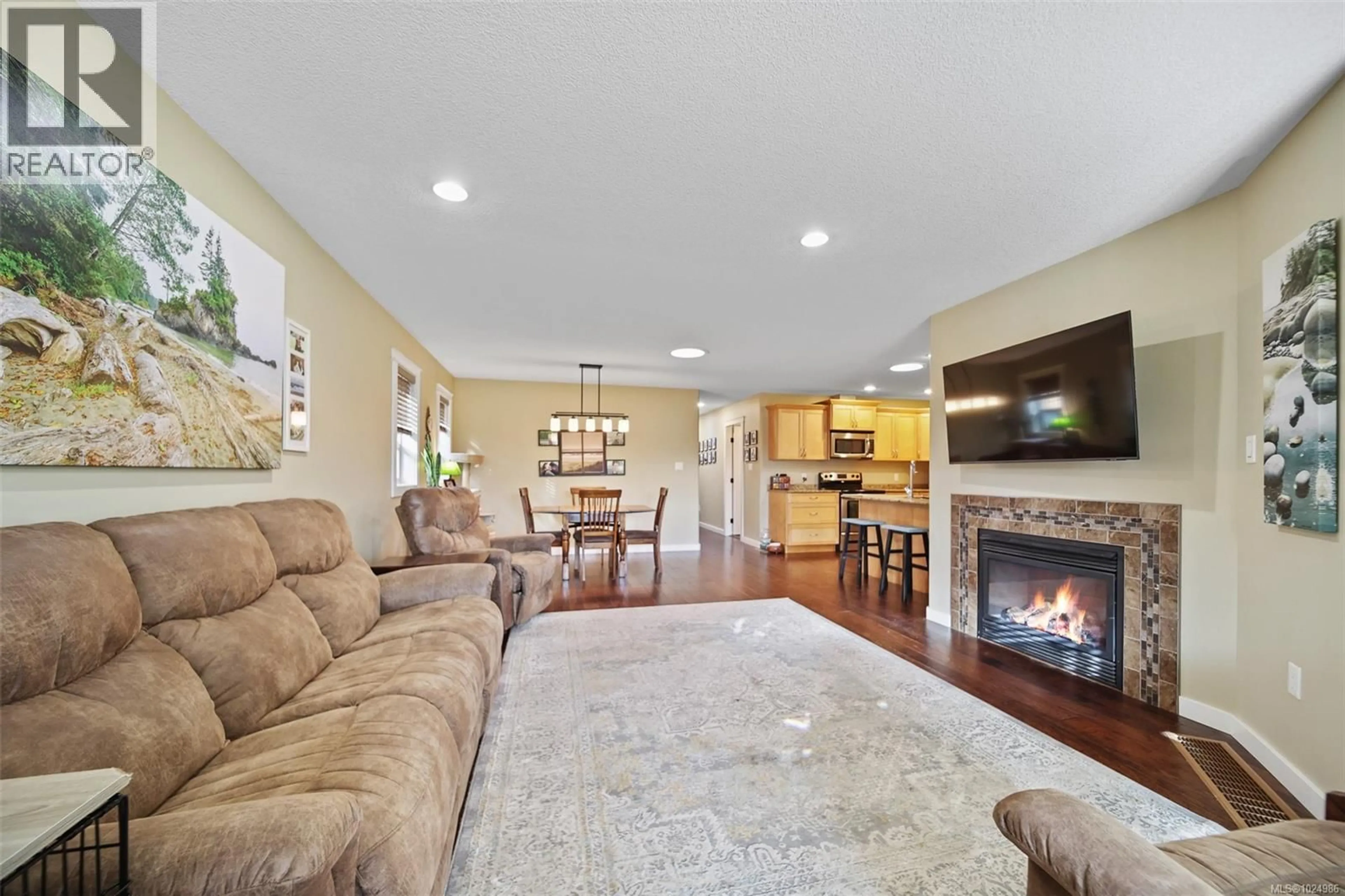 Living room with furniture, unknown for 1 - 3969 COMPTON ROAD, Port Alberni British Columbia V9Y6B4