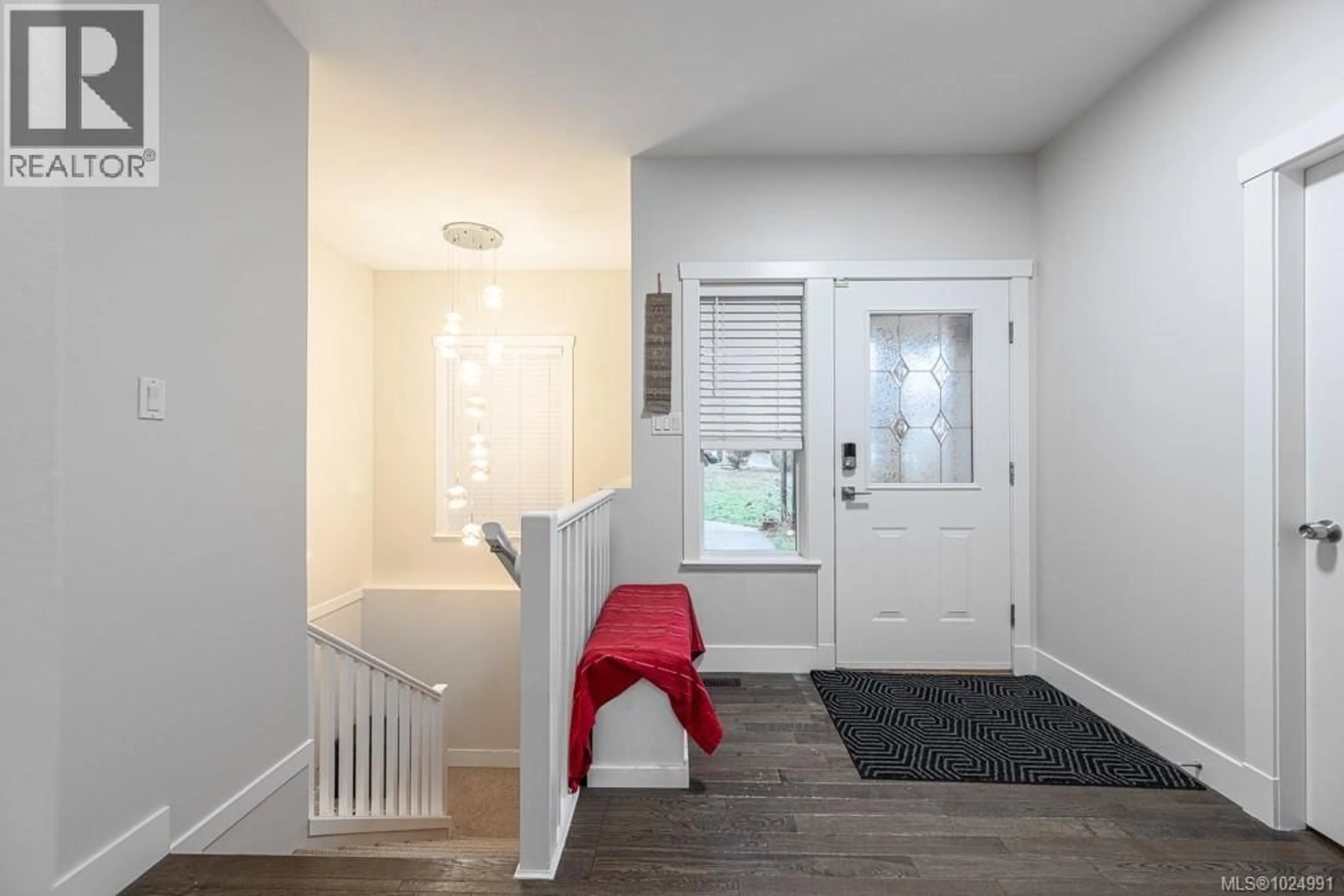 Indoor entryway for 497 POETS TRAIL DRIVE, Nanaimo British Columbia V9R7C5