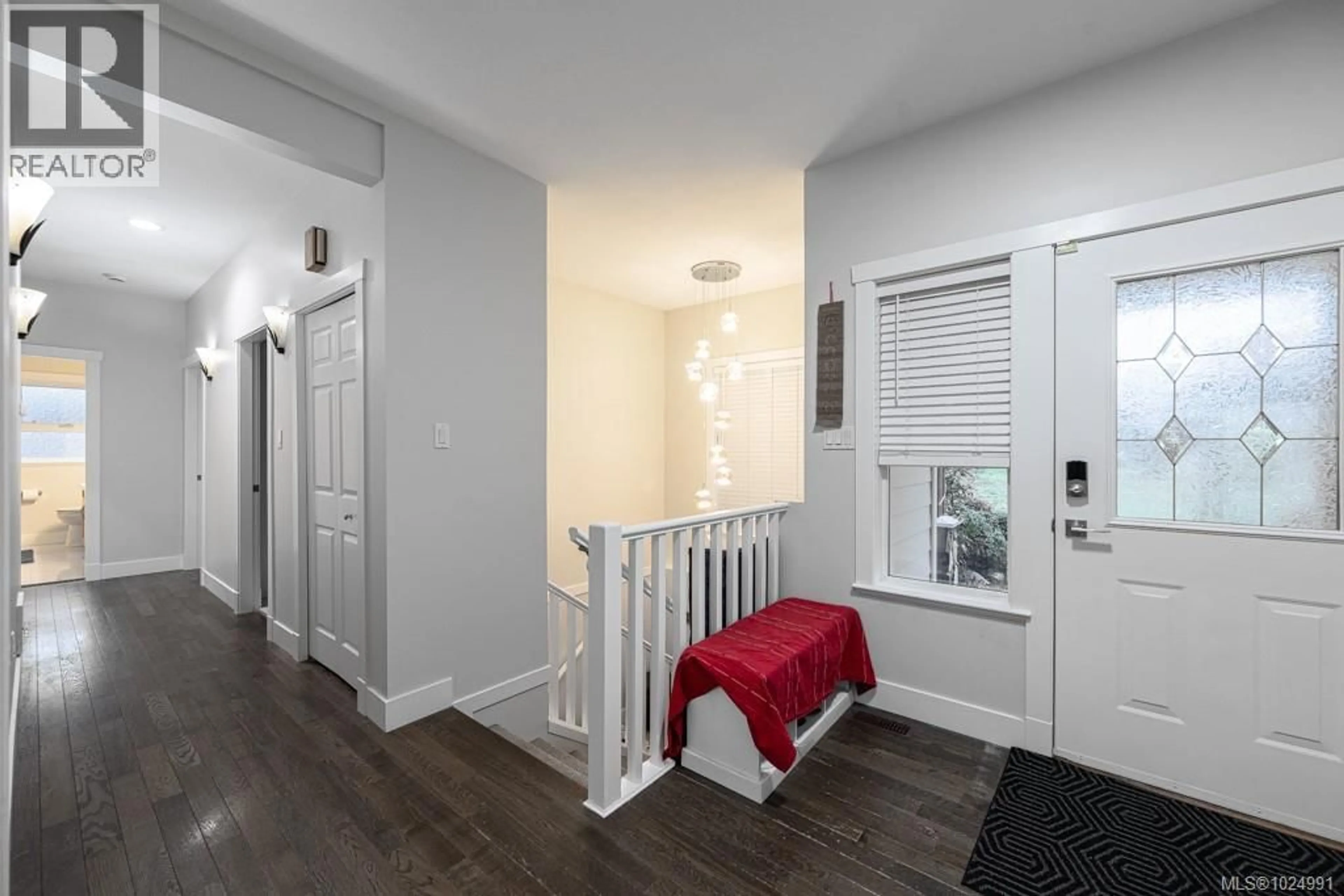 Indoor entryway for 497 POETS TRAIL DRIVE, Nanaimo British Columbia V9R7C5