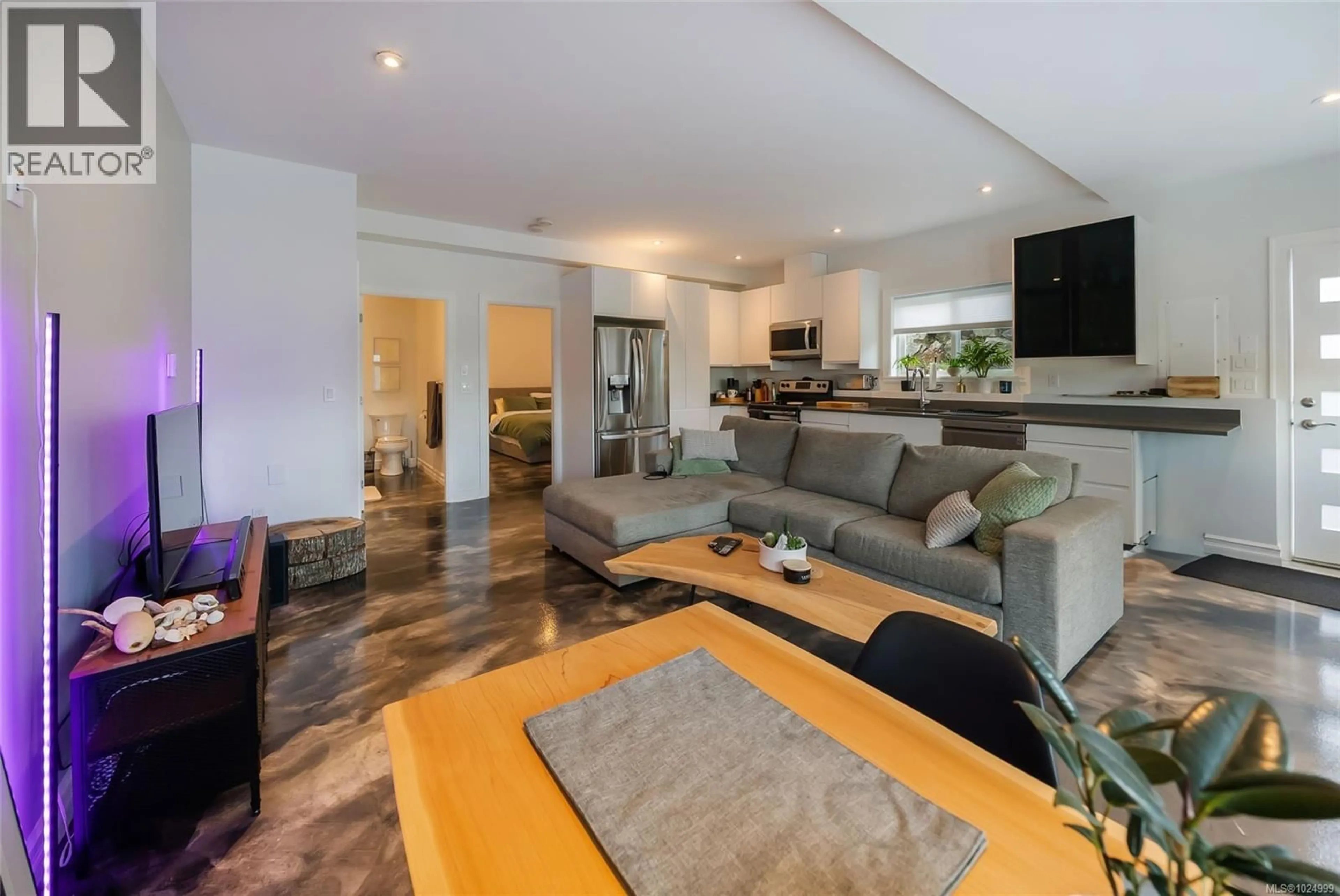 Living room with furniture, unknown for 8578 RUMMING ROAD, Lantzville British Columbia V0R2H0