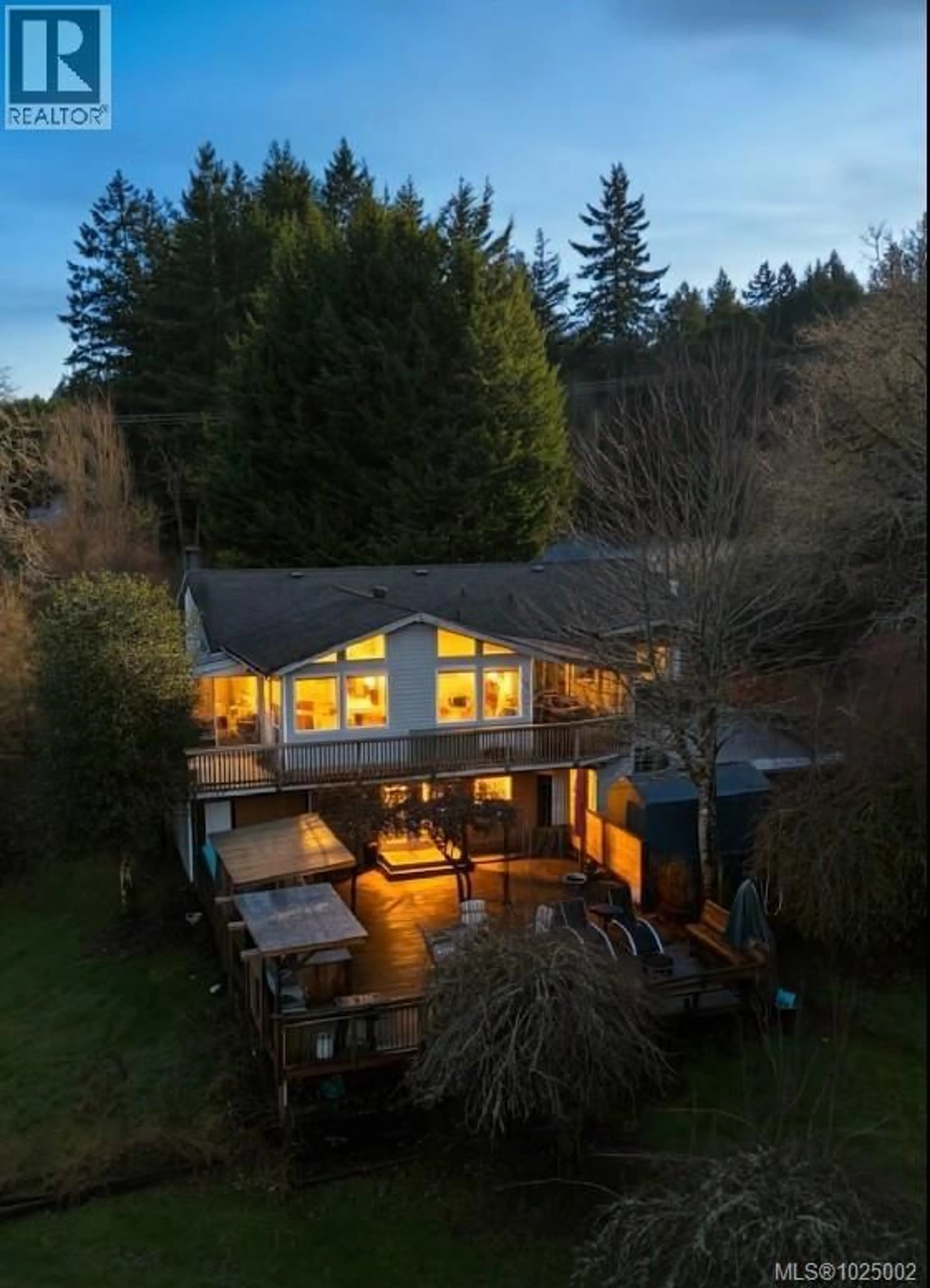 A pic from outside/outdoor area/front of a property/back of a property/a pic from drone, water/lake/river/ocean view for 9146 WEST SAANICH ROAD, North Saanich British Columbia V8L5T4