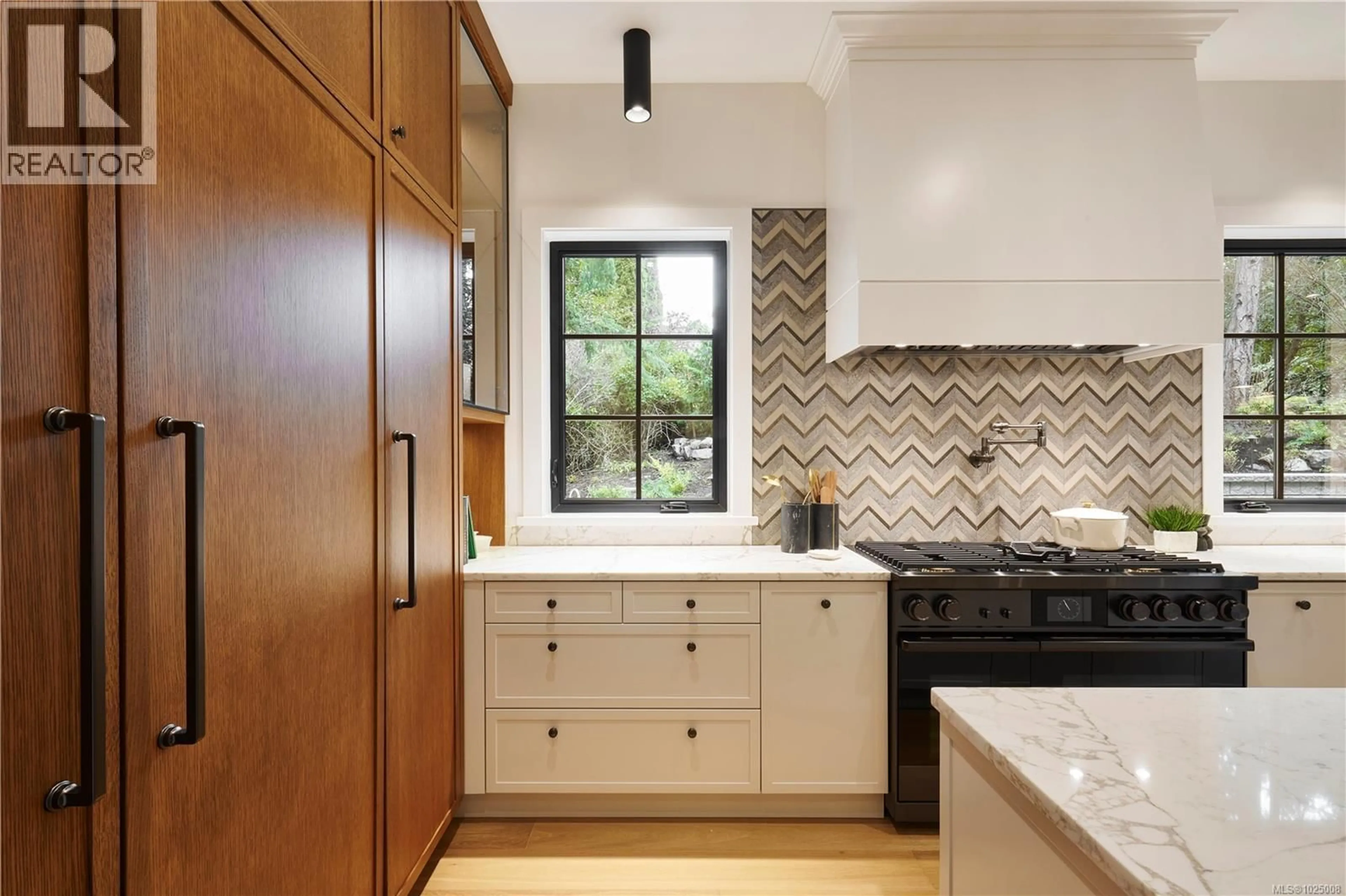 Contemporary kitchen, ceramic/tile floor for 3915 WOODLANDS PLACE, Saanich British Columbia V8N4J7