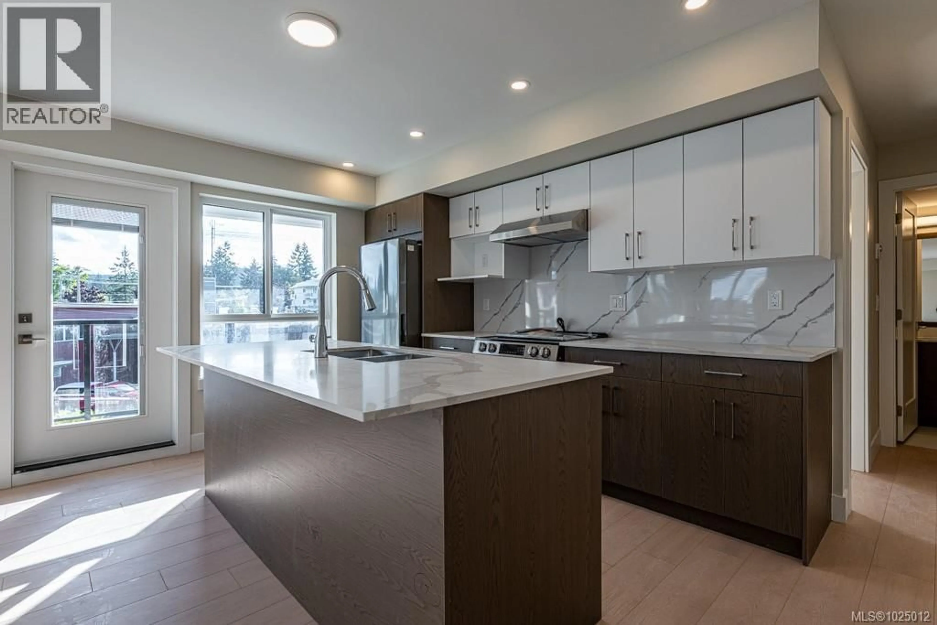 Open concept kitchen, ceramic/tile floor for 206 - 171 JENSEN AVENUE WEST, Parksville British Columbia V9P1K3