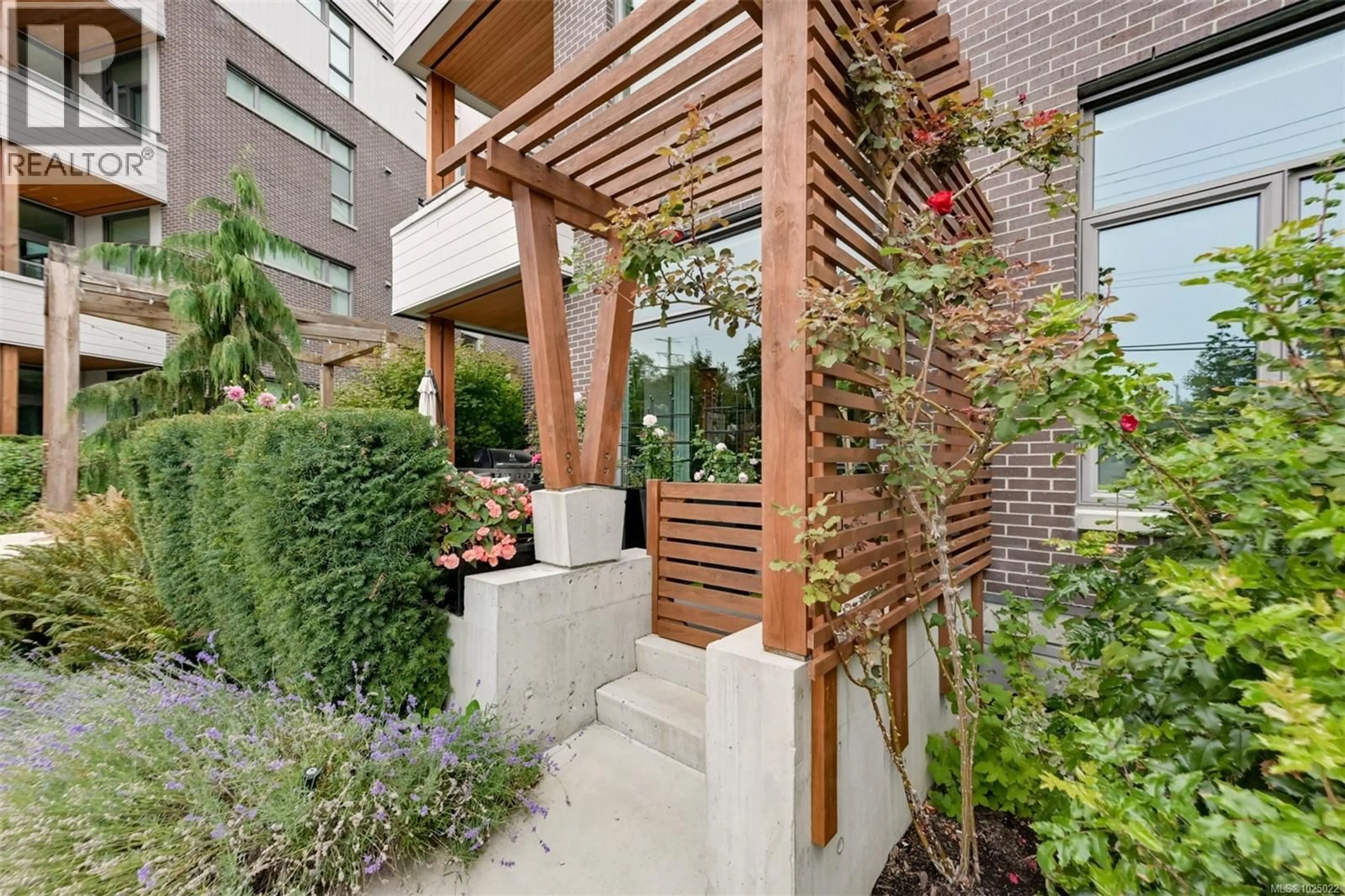 Patio, street for 107 - 1216 CARLISLE AVENUE, Esquimalt British Columbia V9A0H5