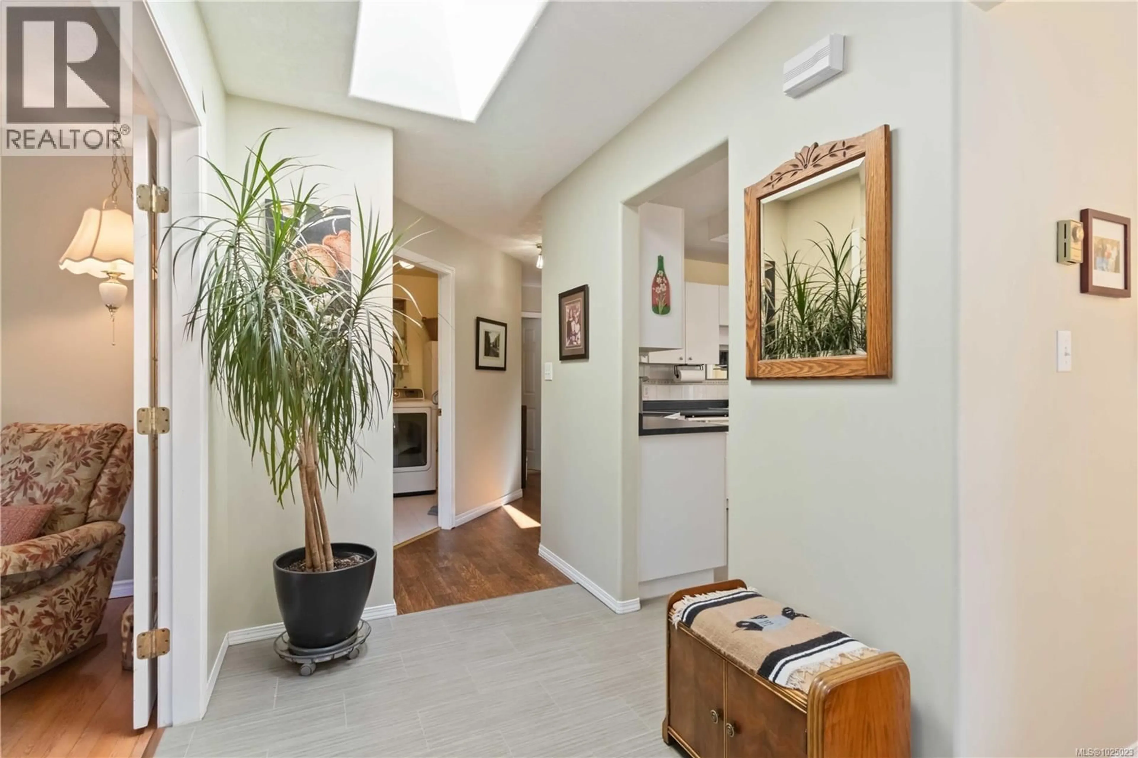 Indoor entryway for 2161 HENLYN DRIVE, Sooke British Columbia V9Z0N5