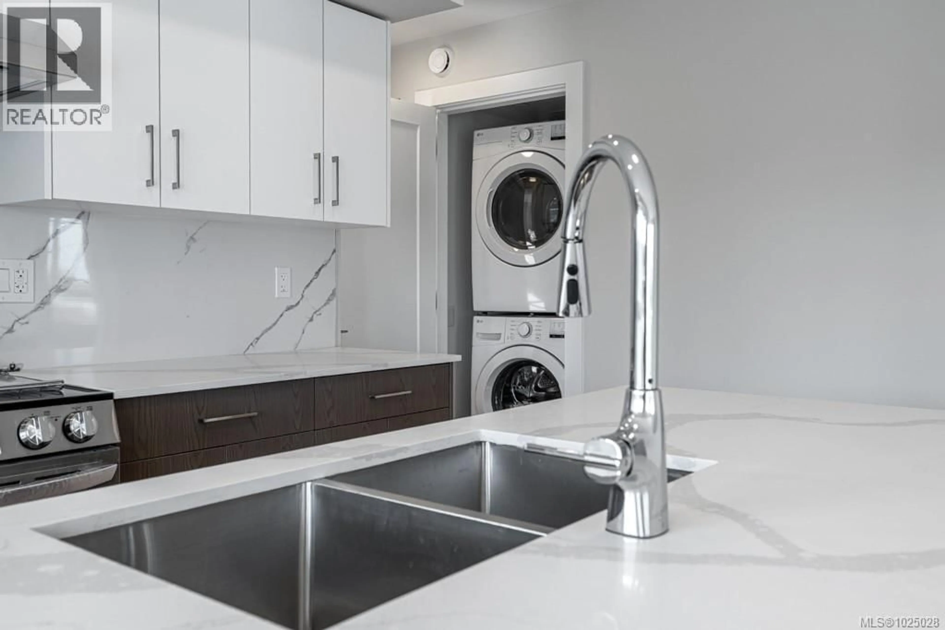 Laundry room for 204 - 171 JENSEN AVENUE WEST, Parksville British Columbia V9P1K3