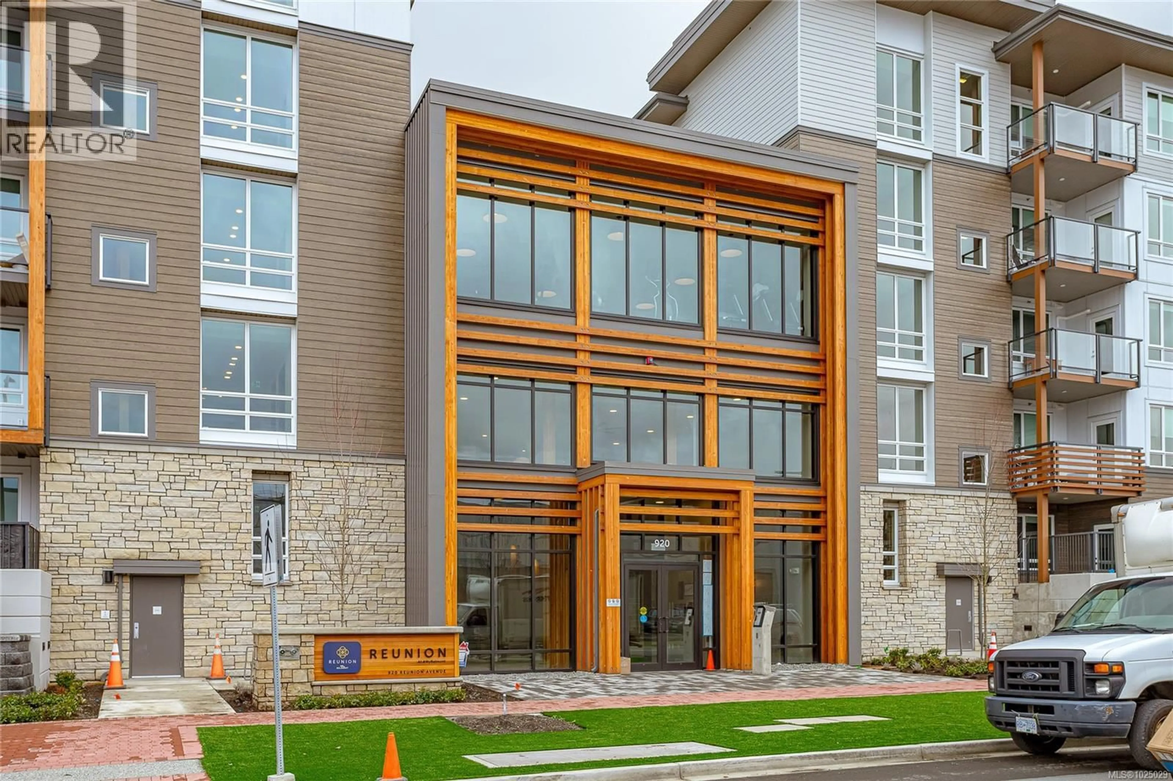 Indoor foyer for 221 - 920 REUNION AVENUE, Langford British Columbia V9B0W8