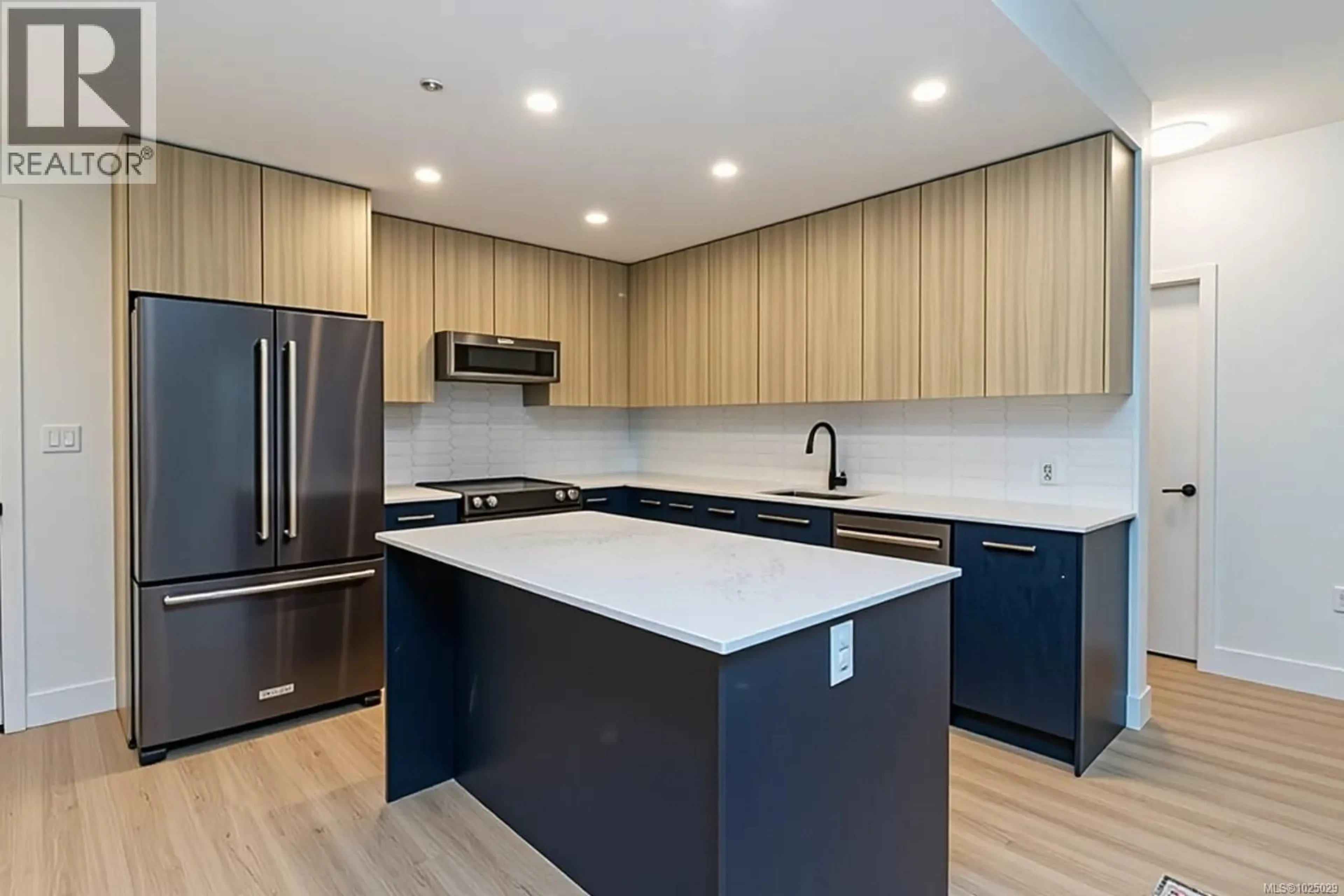 Open concept kitchen, wood/laminate floor for 221 - 920 REUNION AVENUE, Langford British Columbia V9B0W8