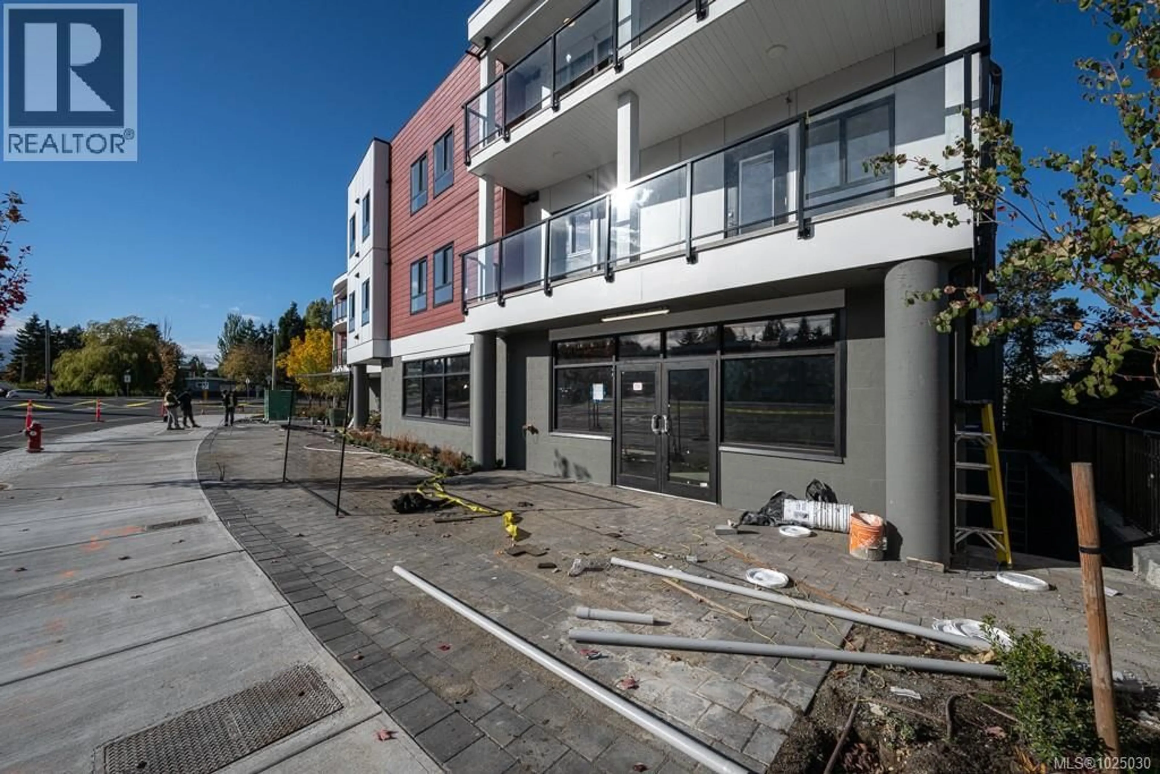 A pic from outside/outdoor area/front of a property/back of a property/a pic from drone, street for 314 - 171 JENSEN AVENUE WEST, Parksville British Columbia V9P1K3