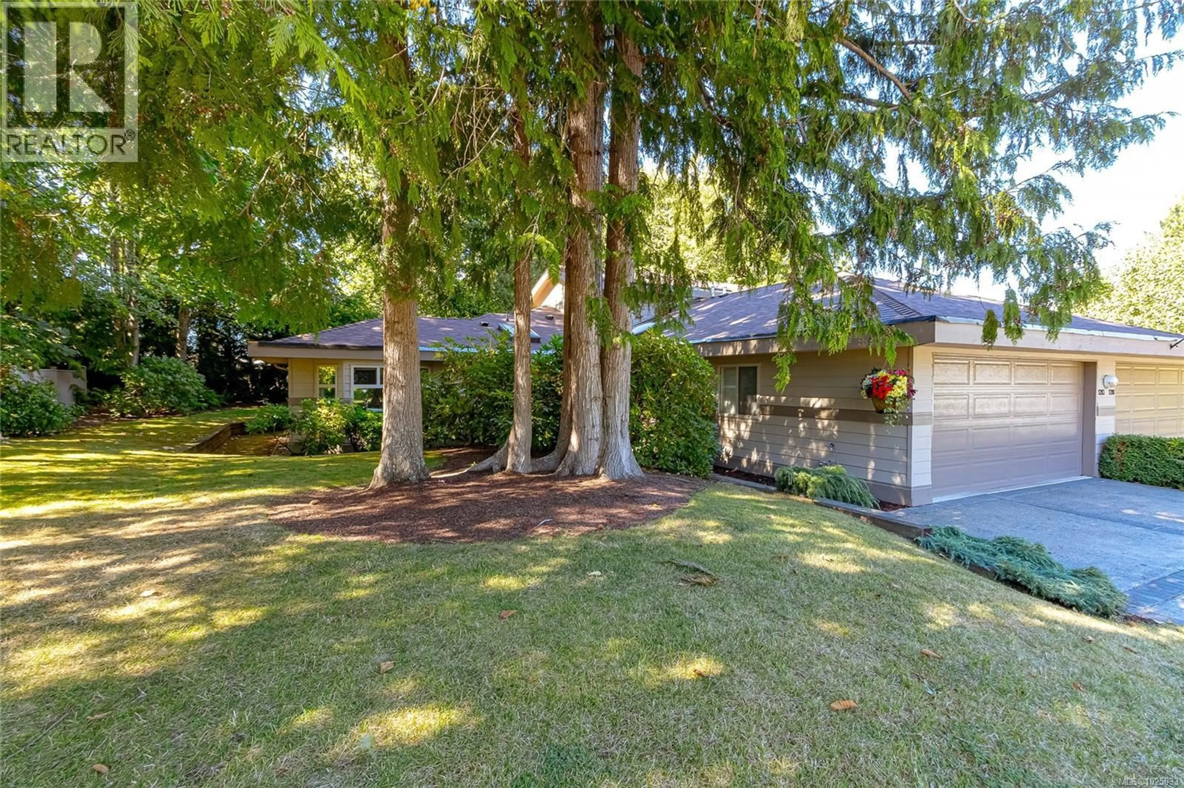 A pic from outside/outdoor area/front of a property/back of a property/a pic from drone, street for 1283 ROBERTON BOULEVARD, Parksville British Columbia V9P2P8