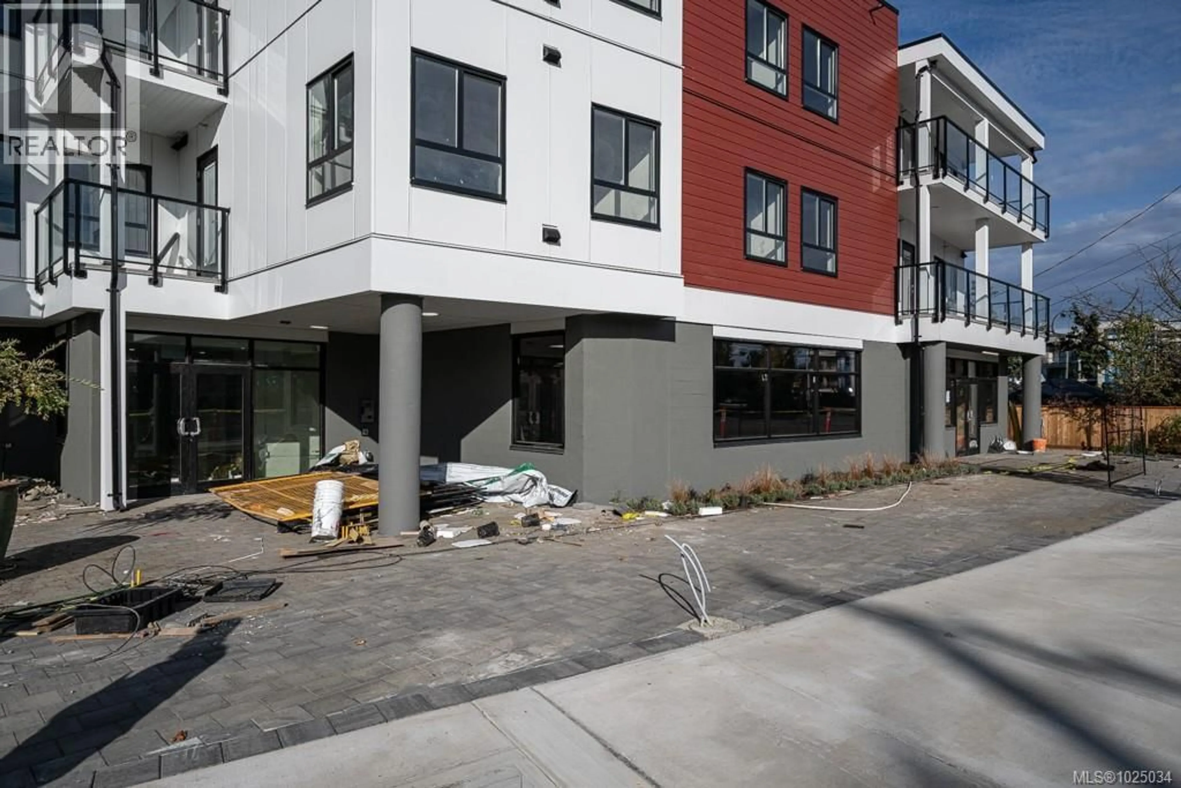 Patio, building for 320 - 171 JENSEN AVENUE WEST, Parksville British Columbia V9P1K3