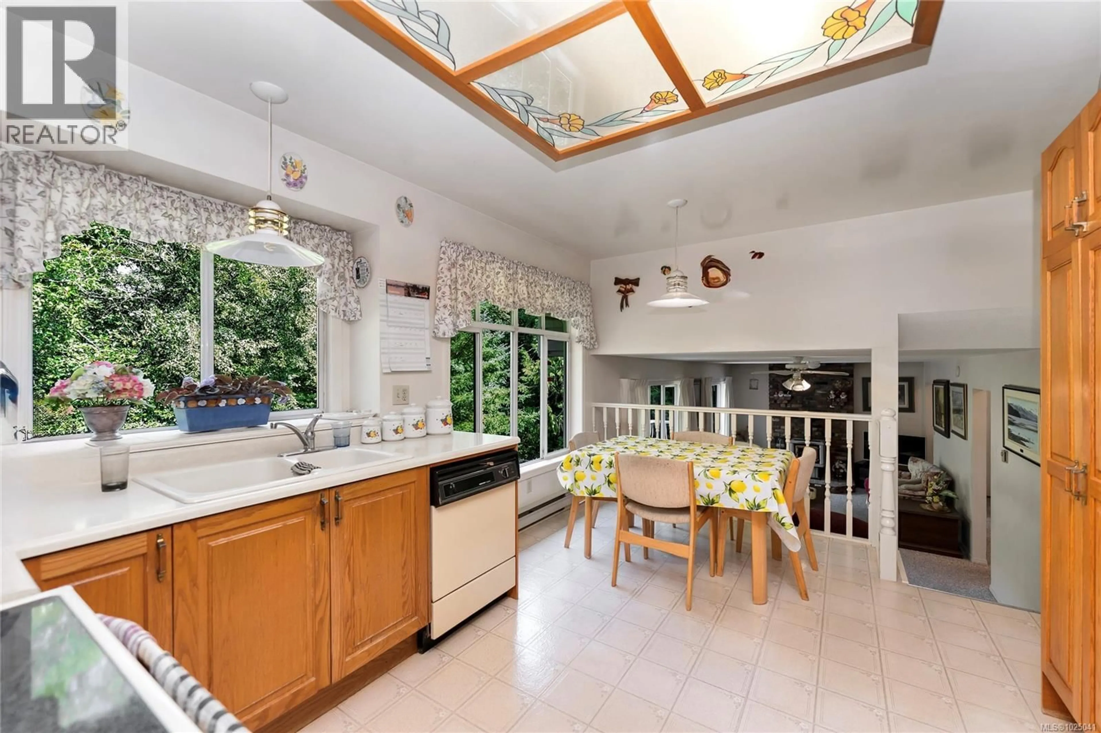 Open concept kitchen, ceramic/tile floor for 722 MILLER AVENUE, Saanich British Columbia V8Z3C8