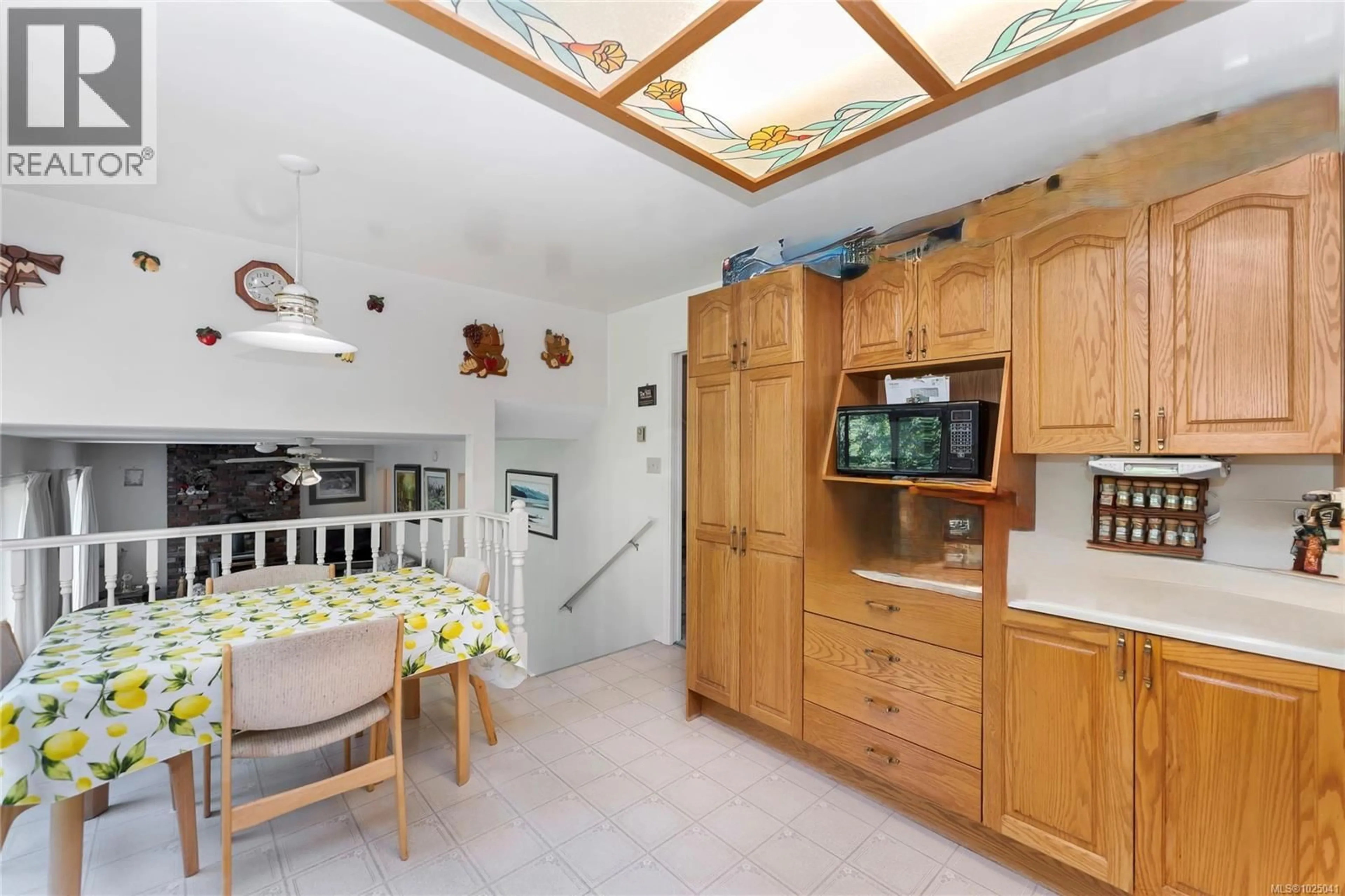 Unknown for 722 MILLER AVENUE, Saanich British Columbia V8Z3C8