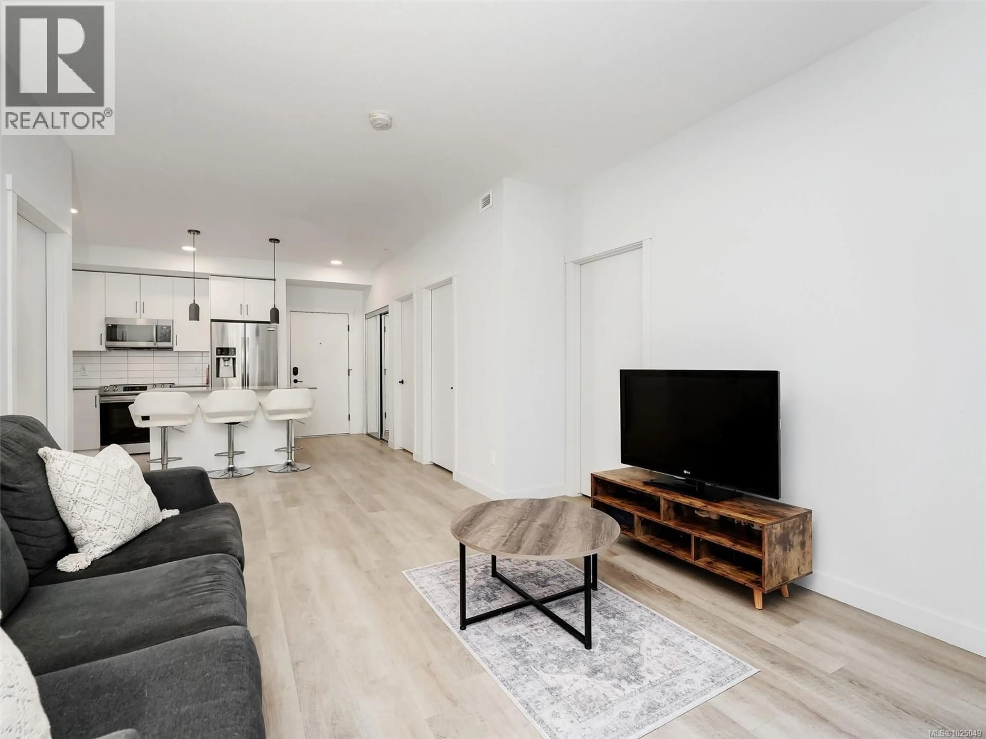 Living room with furniture, unknown for 106 - 2469 GATEWAY ROAD, Langford British Columbia V9B6R7