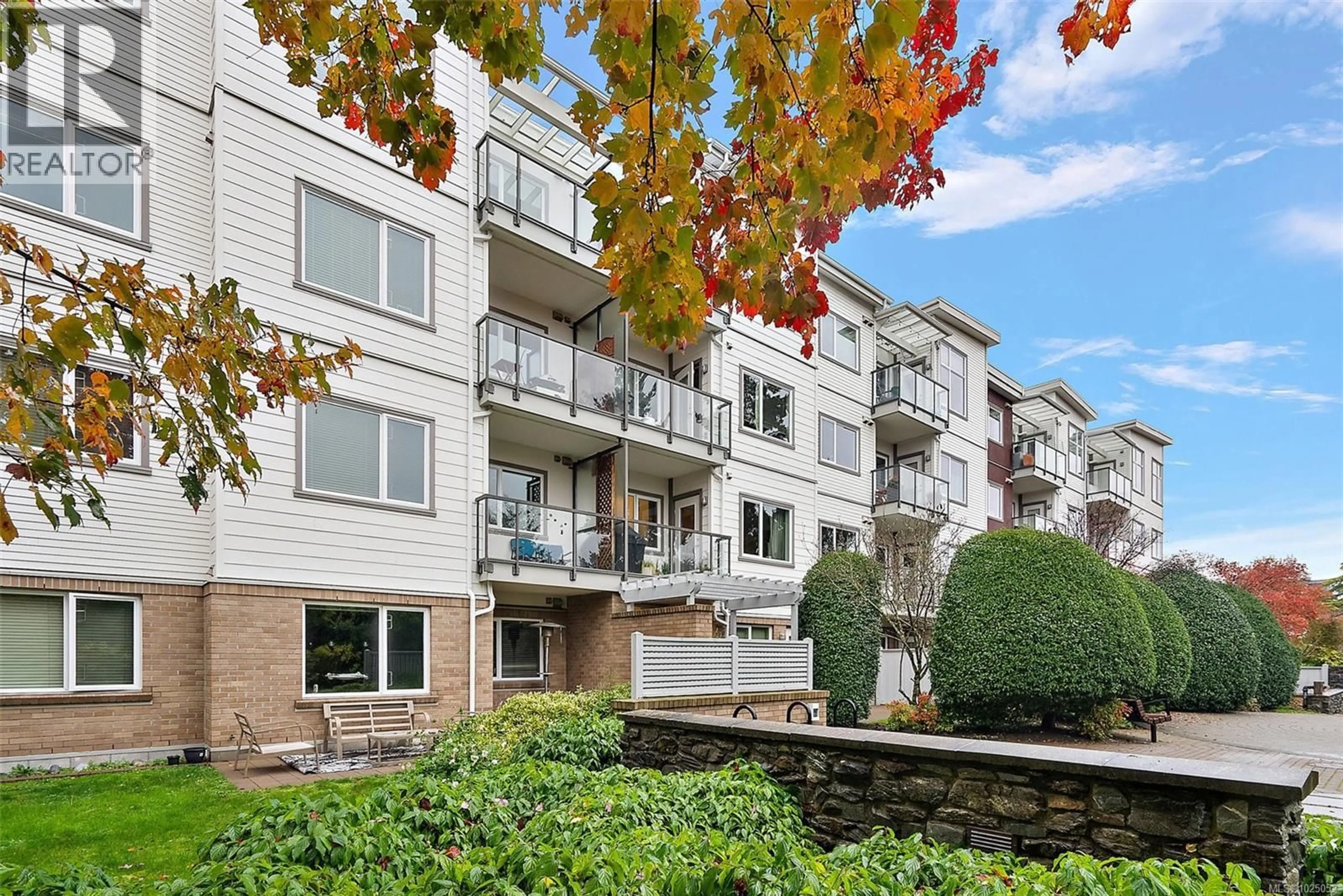 Patio, street for 404 - 4394 WEST SAANICH ROAD, Saanich British Columbia V8Z0B5