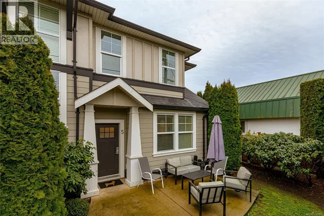 5 - 3903 DOUGLAS STREET, Saanich 2