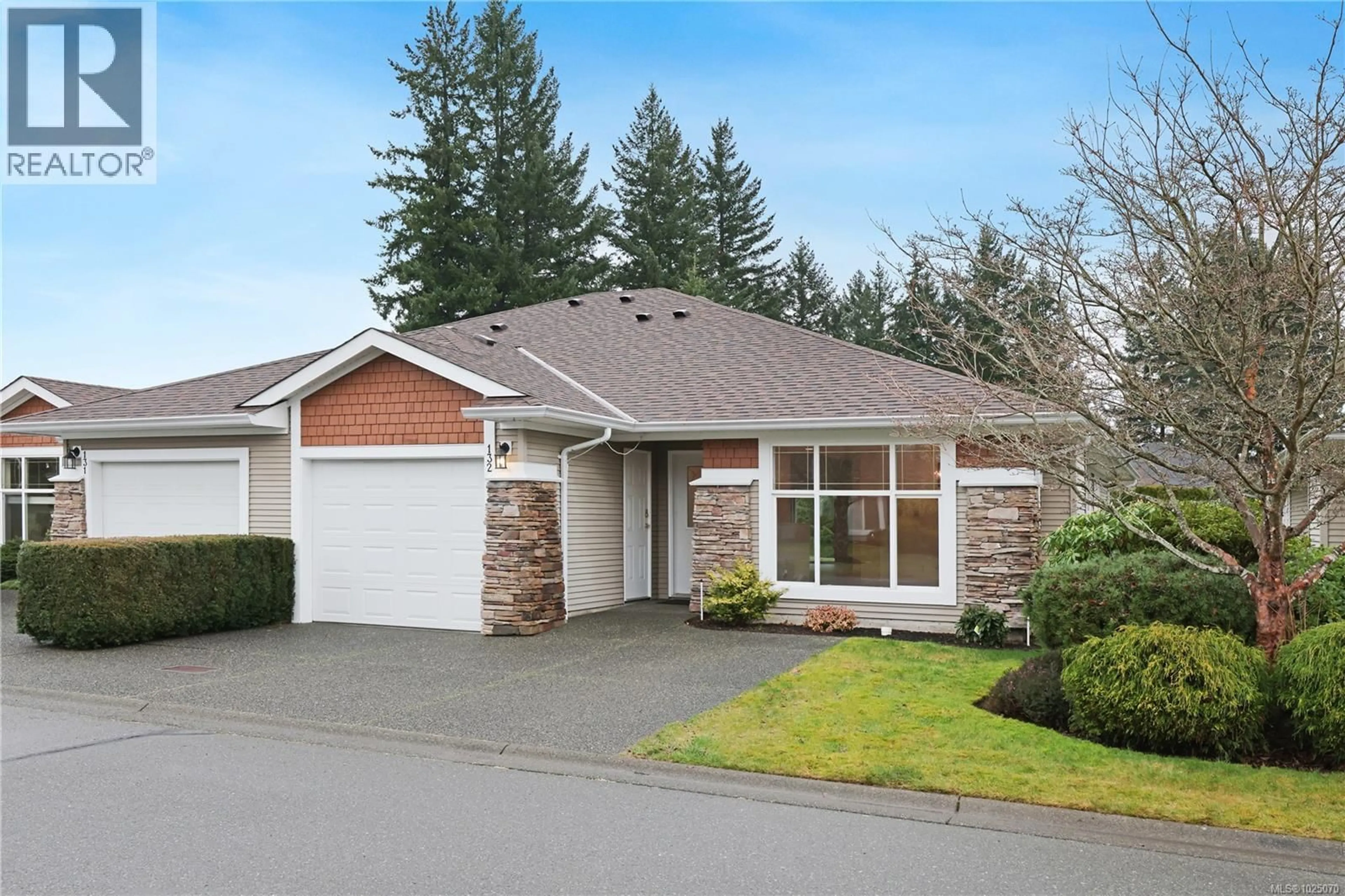 Home with vinyl exterior material, street for 132 - 1919 ST. ANDREWS PLACE, Courtenay British Columbia V9N9J4