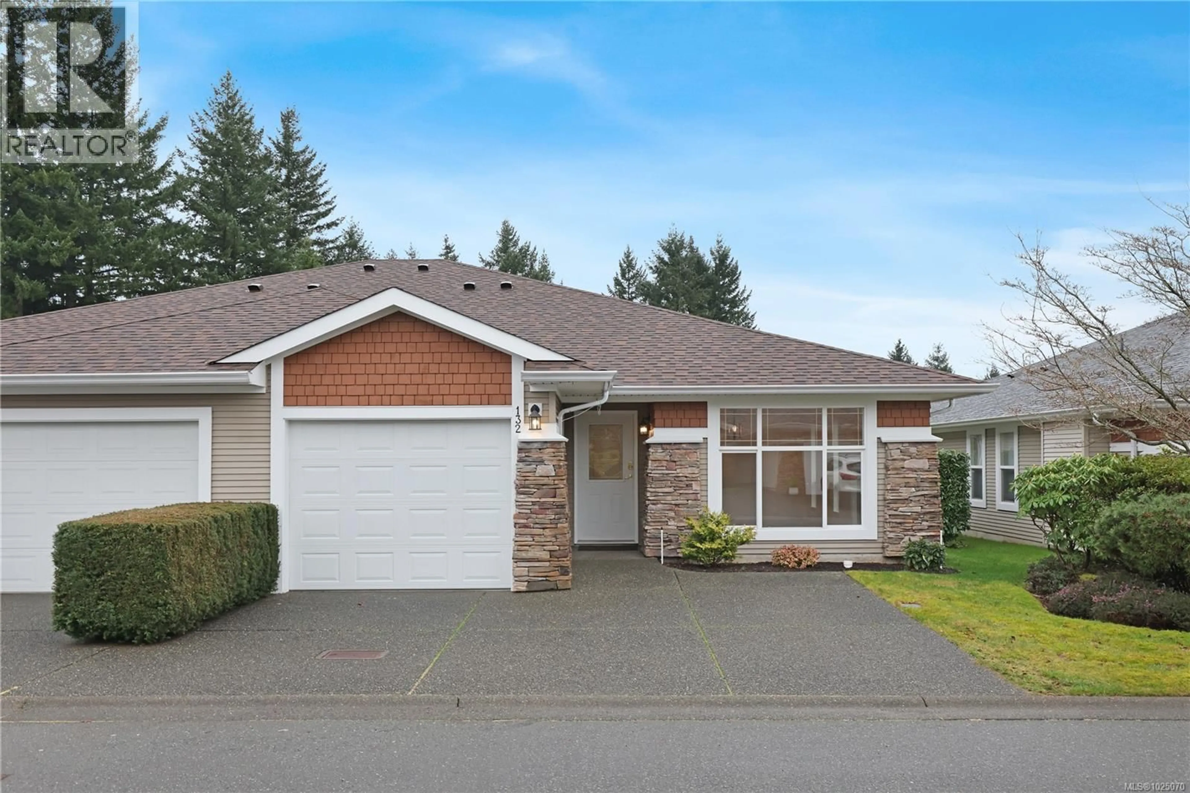 Home with vinyl exterior material, street for 132 - 1919 ST. ANDREWS PLACE, Courtenay British Columbia V9N9J4