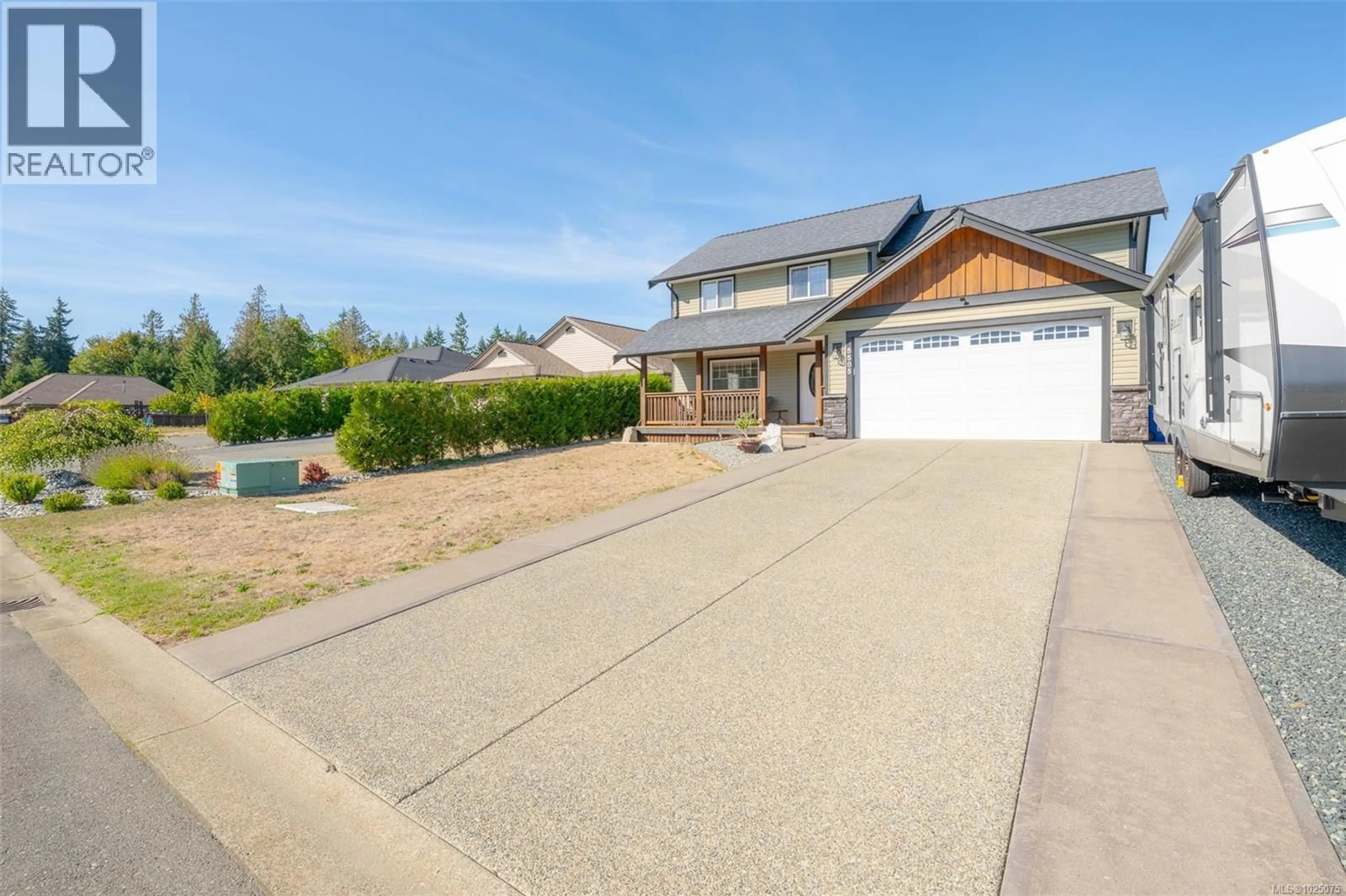 A pic from outside/outdoor area/front of a property/back of a property/a pic from drone, street for 5585 SWALLOW DRIVE, Port Alberni British Columbia V9Y7H1
