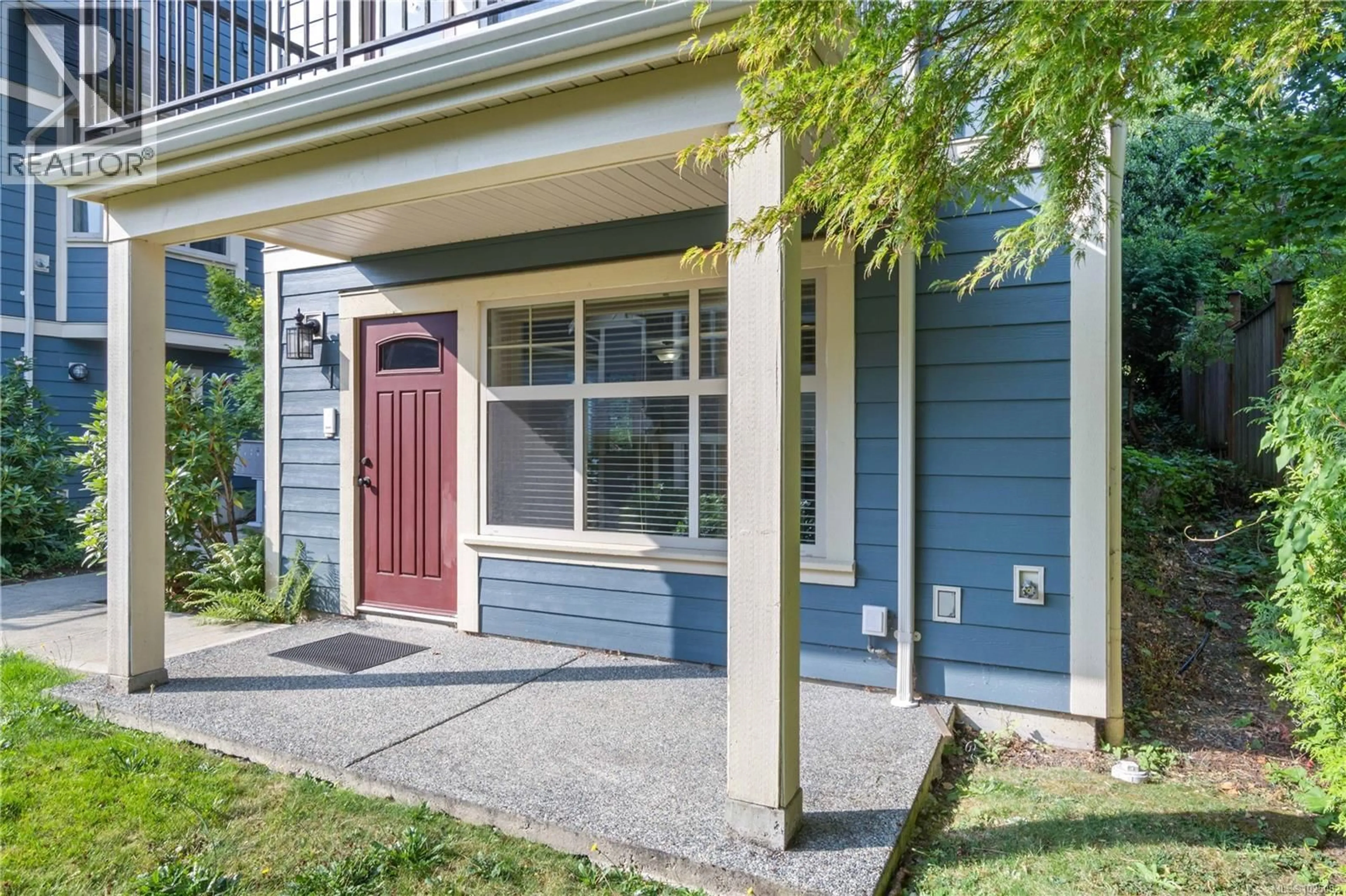 Home with vinyl exterior material, street for 1 - 446 MILTON STREET, Nanaimo British Columbia V9R2L1