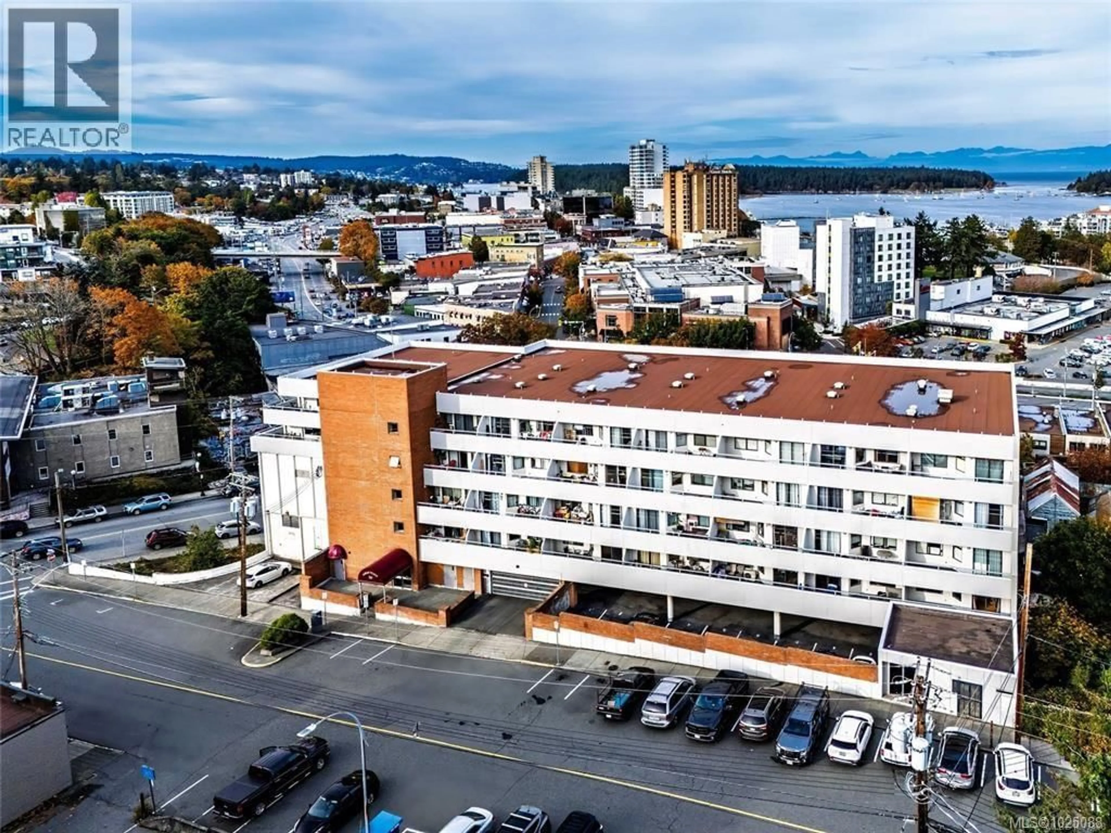 A pic from outside/outdoor area/front of a property/back of a property/a pic from drone, city buildings view from balcony for 309 - 30 CAVAN STREET, Nanaimo British Columbia V9R6K3