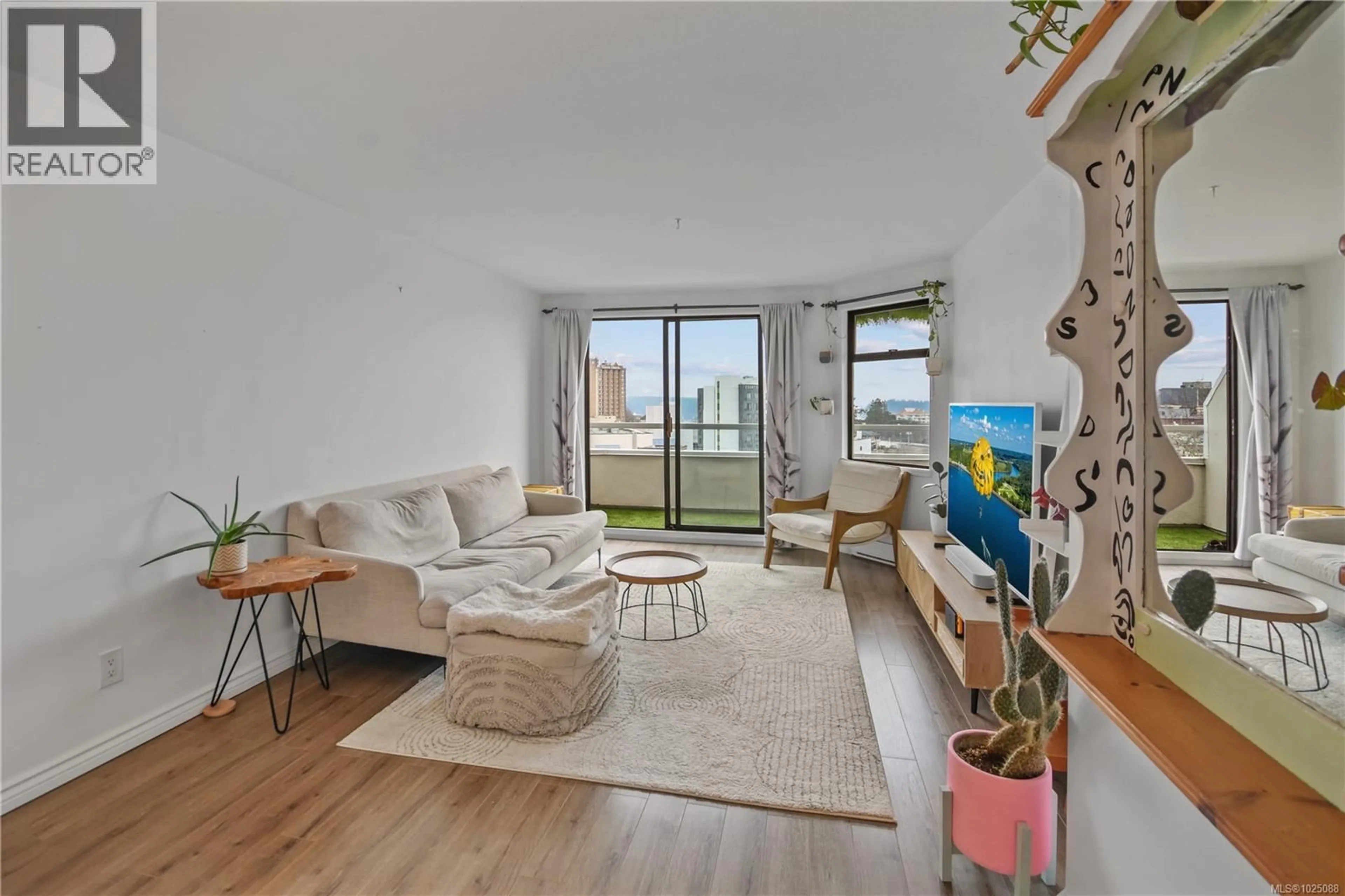 Living room with furniture, unknown for 309 - 30 CAVAN STREET, Nanaimo British Columbia V9R6K3