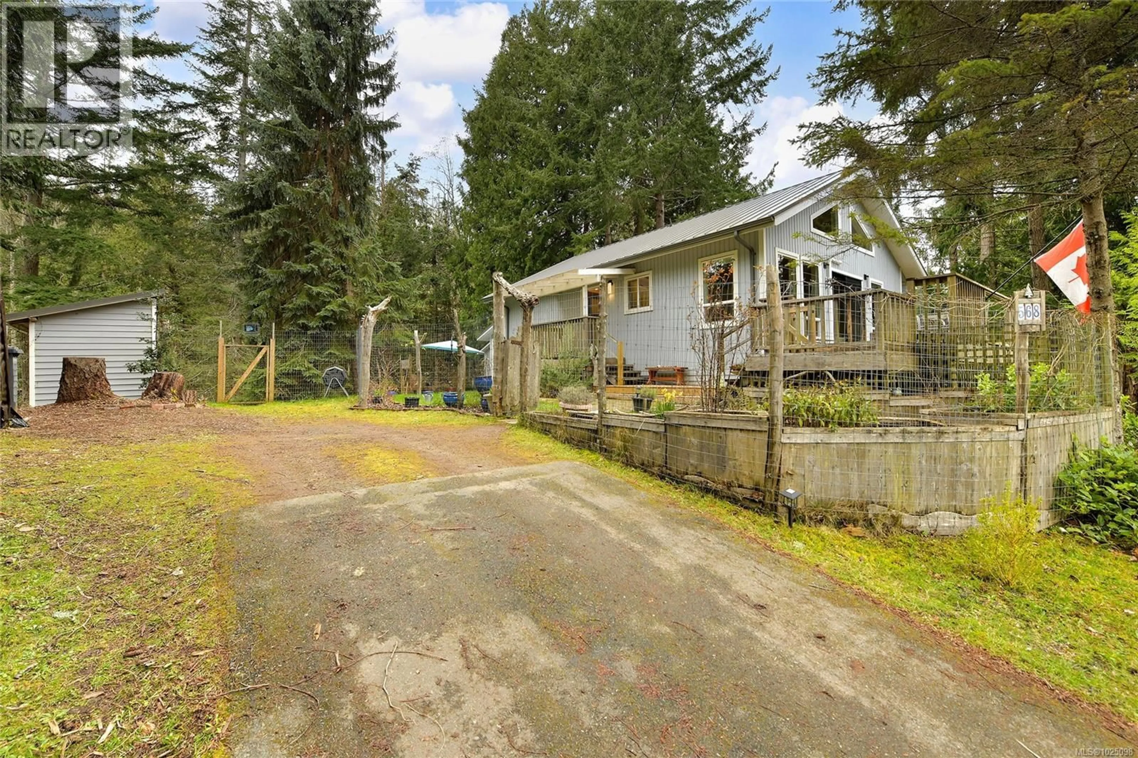 A pic from outside/outdoor area/front of a property/back of a property/a pic from drone, unknown for 568 BAYVIEW DRIVE, Mayne Island British Columbia V0N2J1