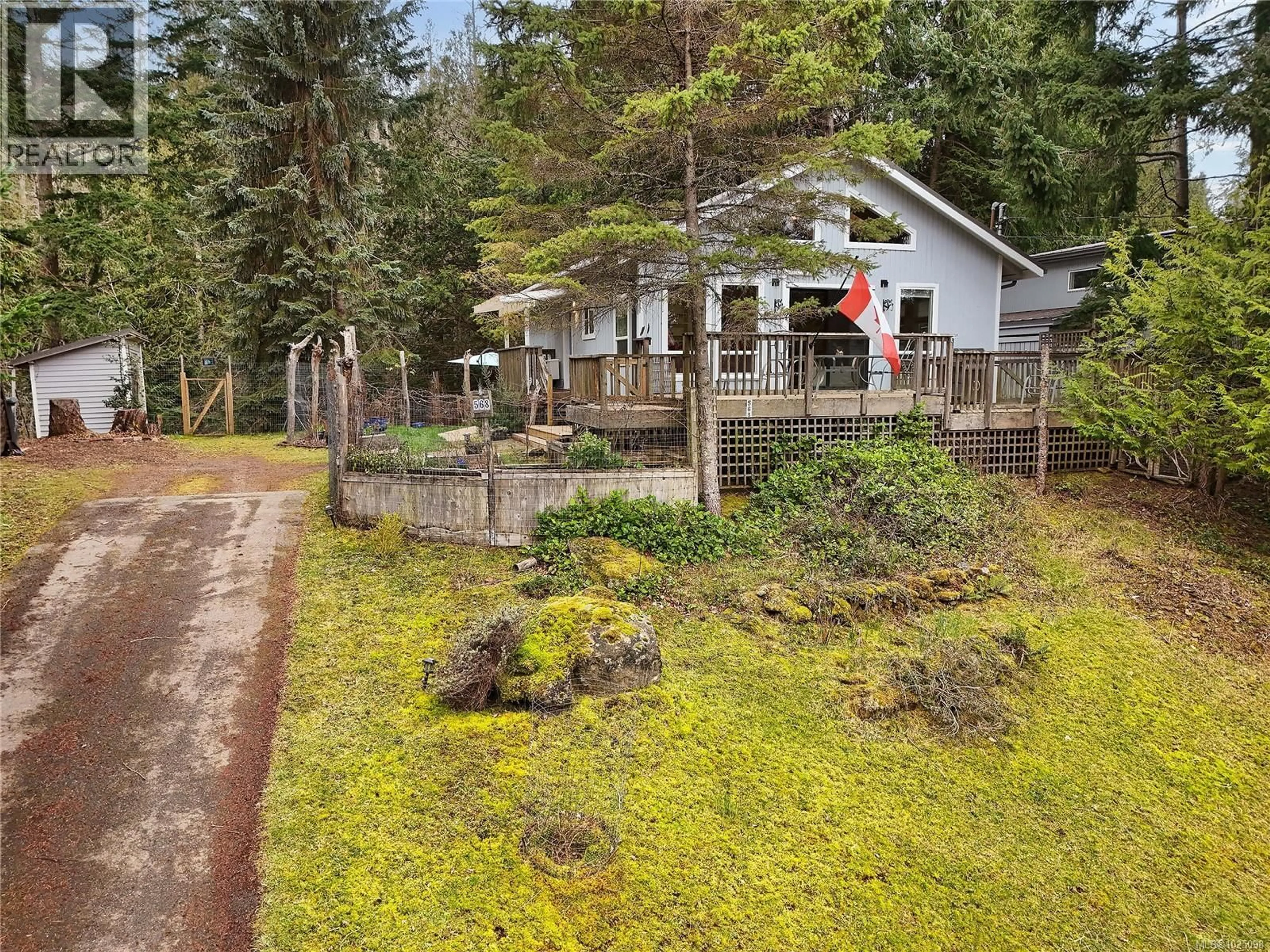 A pic from outside/outdoor area/front of a property/back of a property/a pic from drone, unknown for 568 BAYVIEW DRIVE, Mayne Island British Columbia V0N2J1