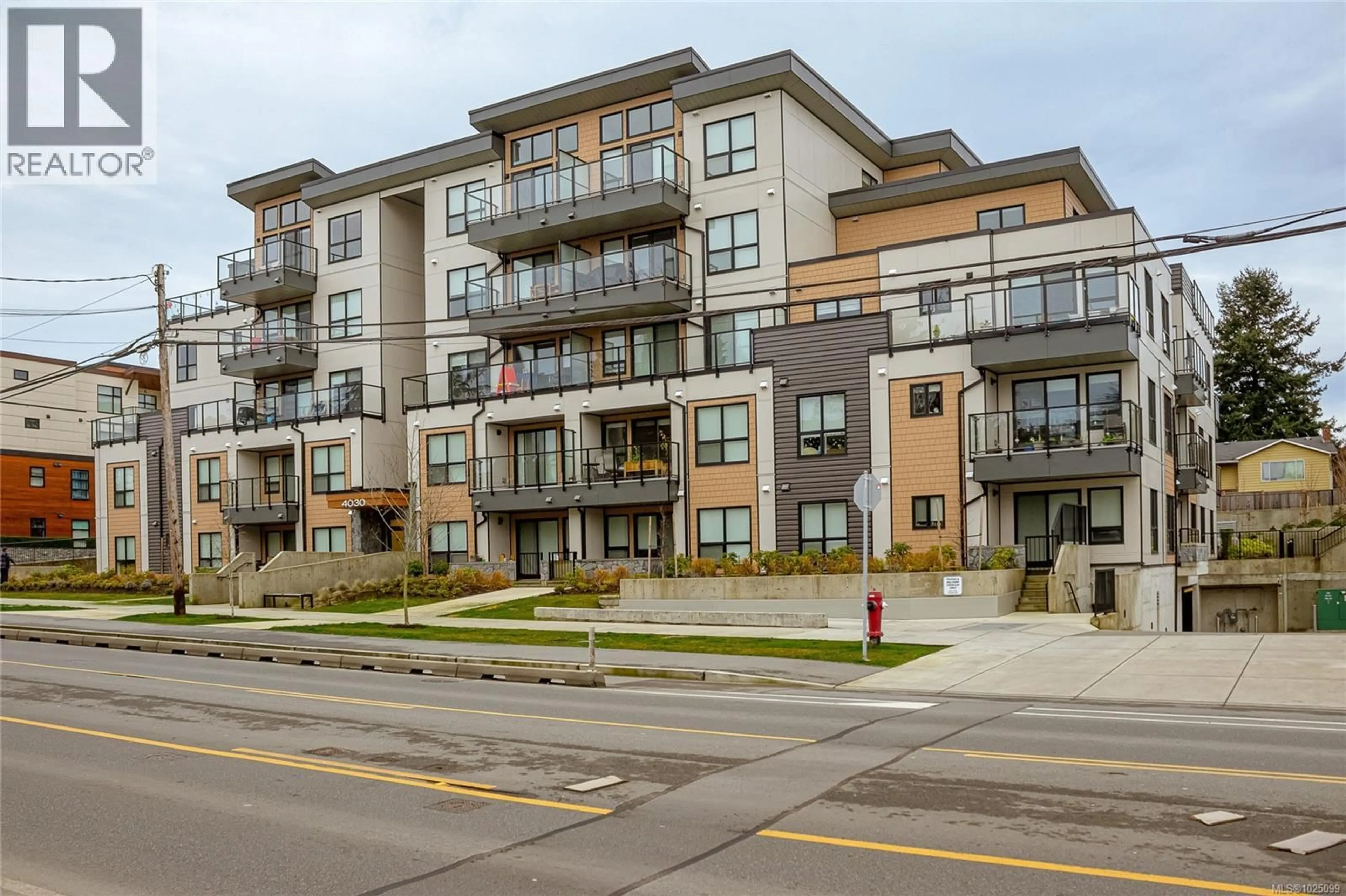 Unknown for 203 - 4030 SHELBOURNE STREET, Saanich British Columbia V8N3E4