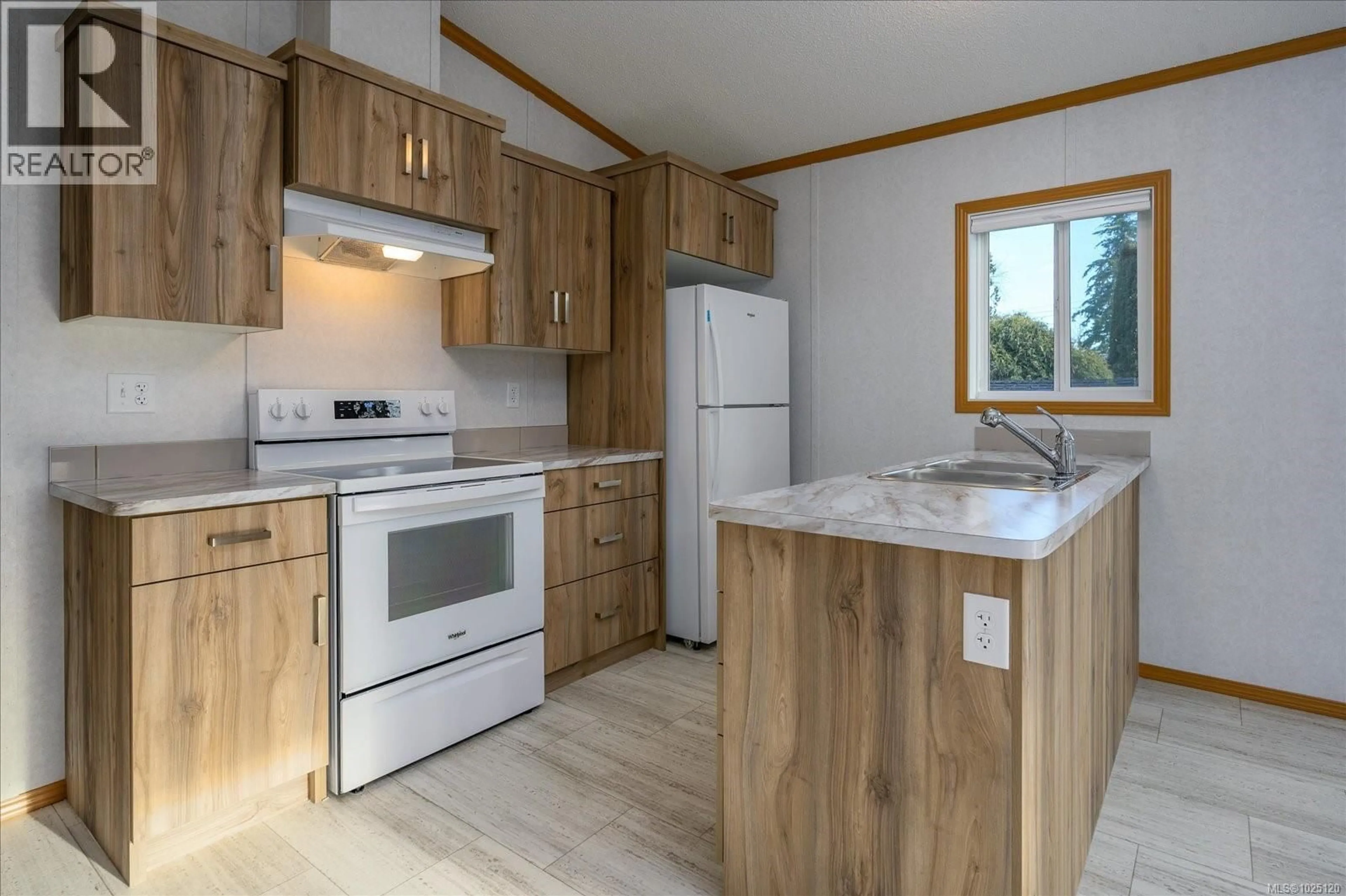 Standard kitchen, wood/laminate floor for 21 - 6820 PARKLANDS PLACE, Lantzville British Columbia V0R2H0