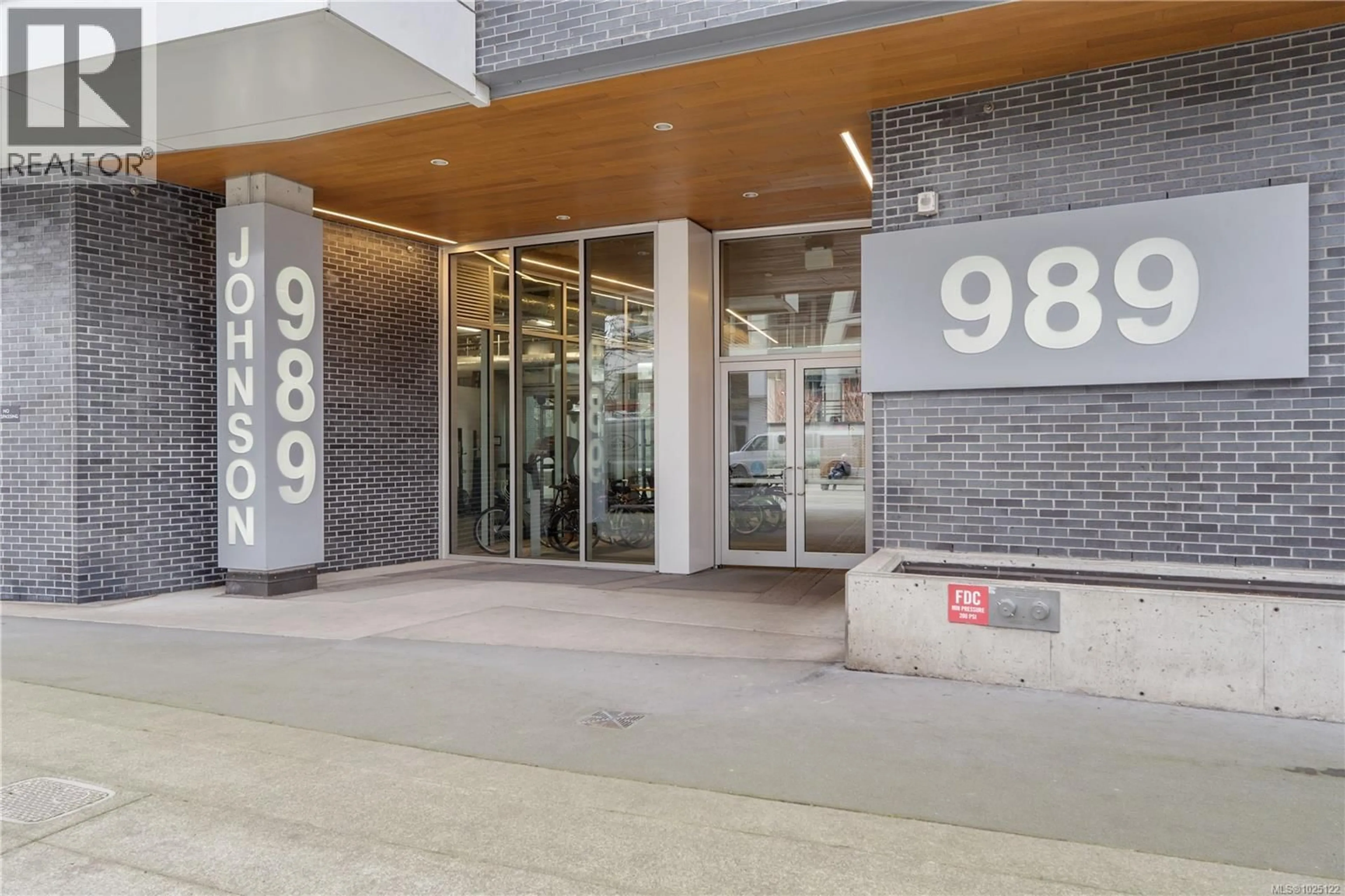 Indoor foyer for 213 - 989 JOHNSON STREET, Victoria British Columbia V8V0E3