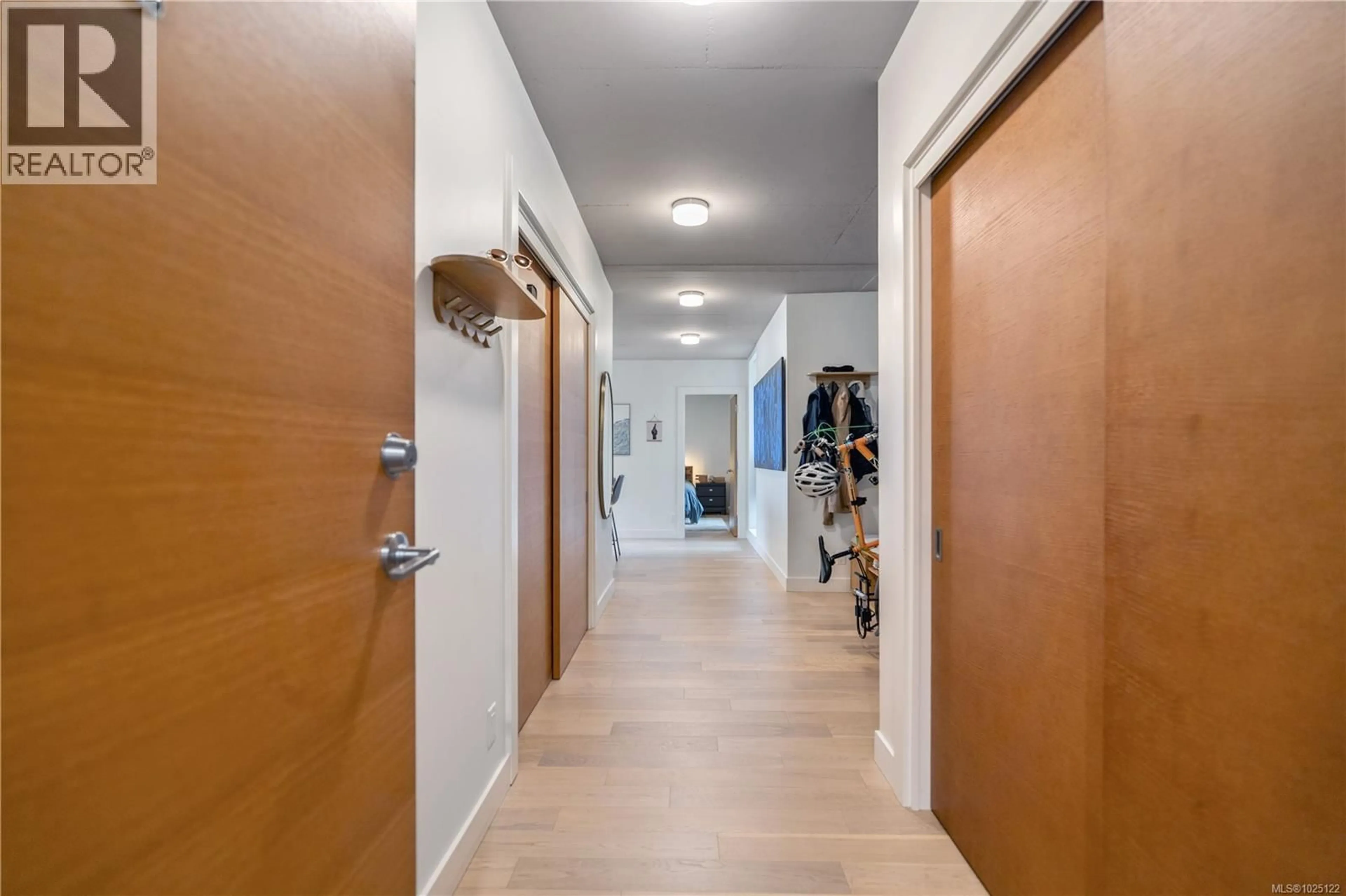 Indoor entryway for 213 - 989 JOHNSON STREET, Victoria British Columbia V8V0E3