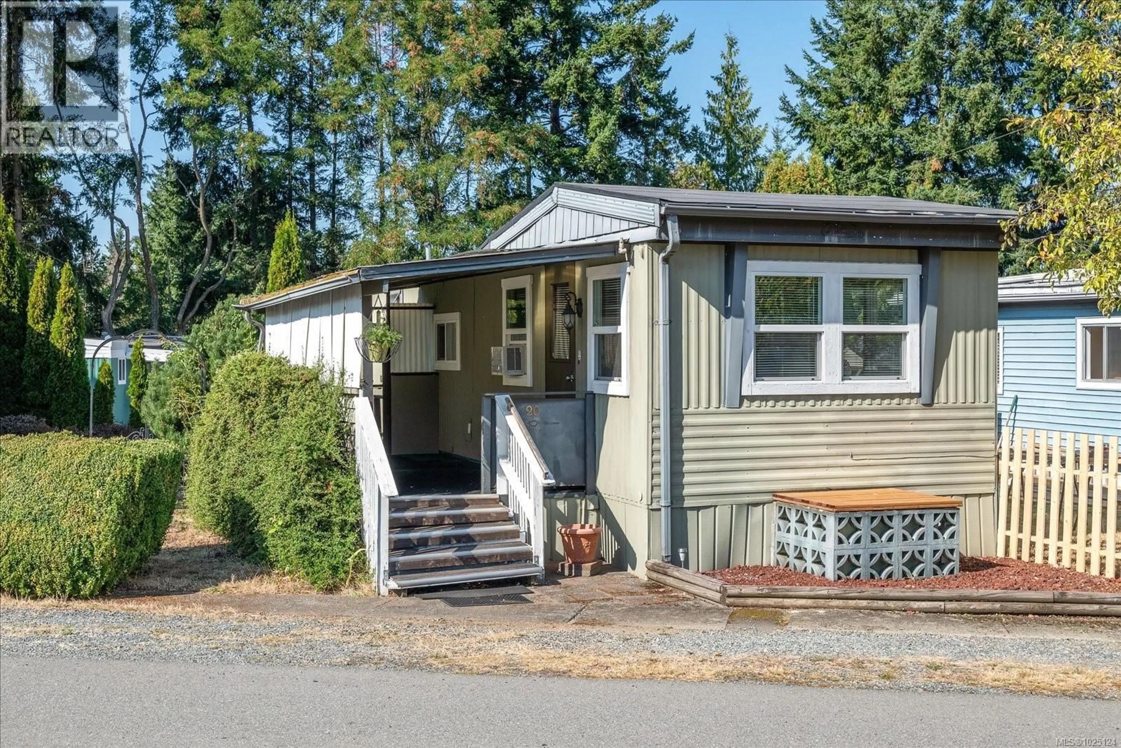 Home with vinyl exterior material, street for 20 - 6820 PARKLANDS PLACE, Lantzville British Columbia V0R2H0