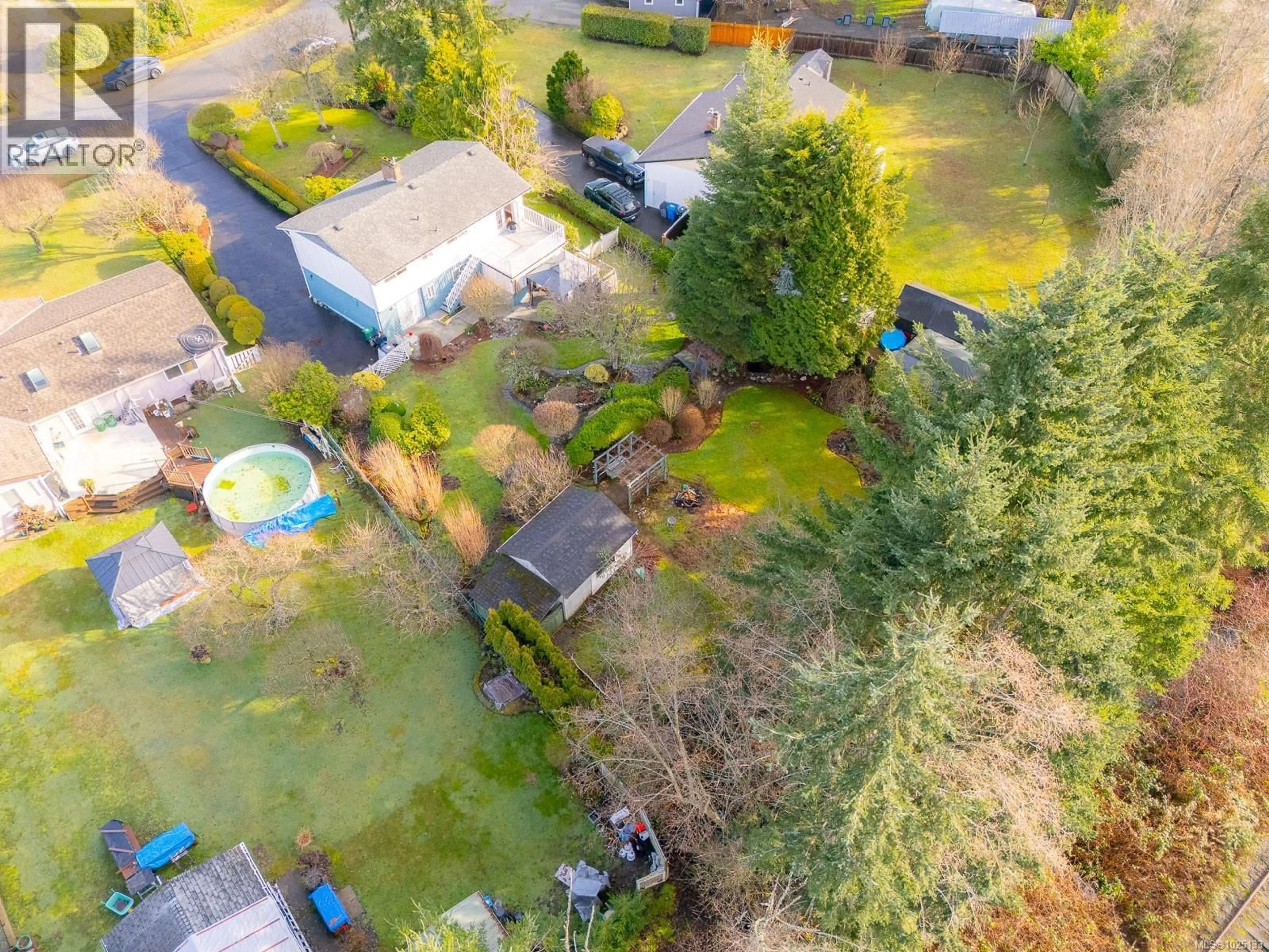 A pic from outside/outdoor area/front of a property/back of a property/a pic from drone, unknown for 5173 SOMERSET DRIVE, Nanaimo British Columbia V9T2K5