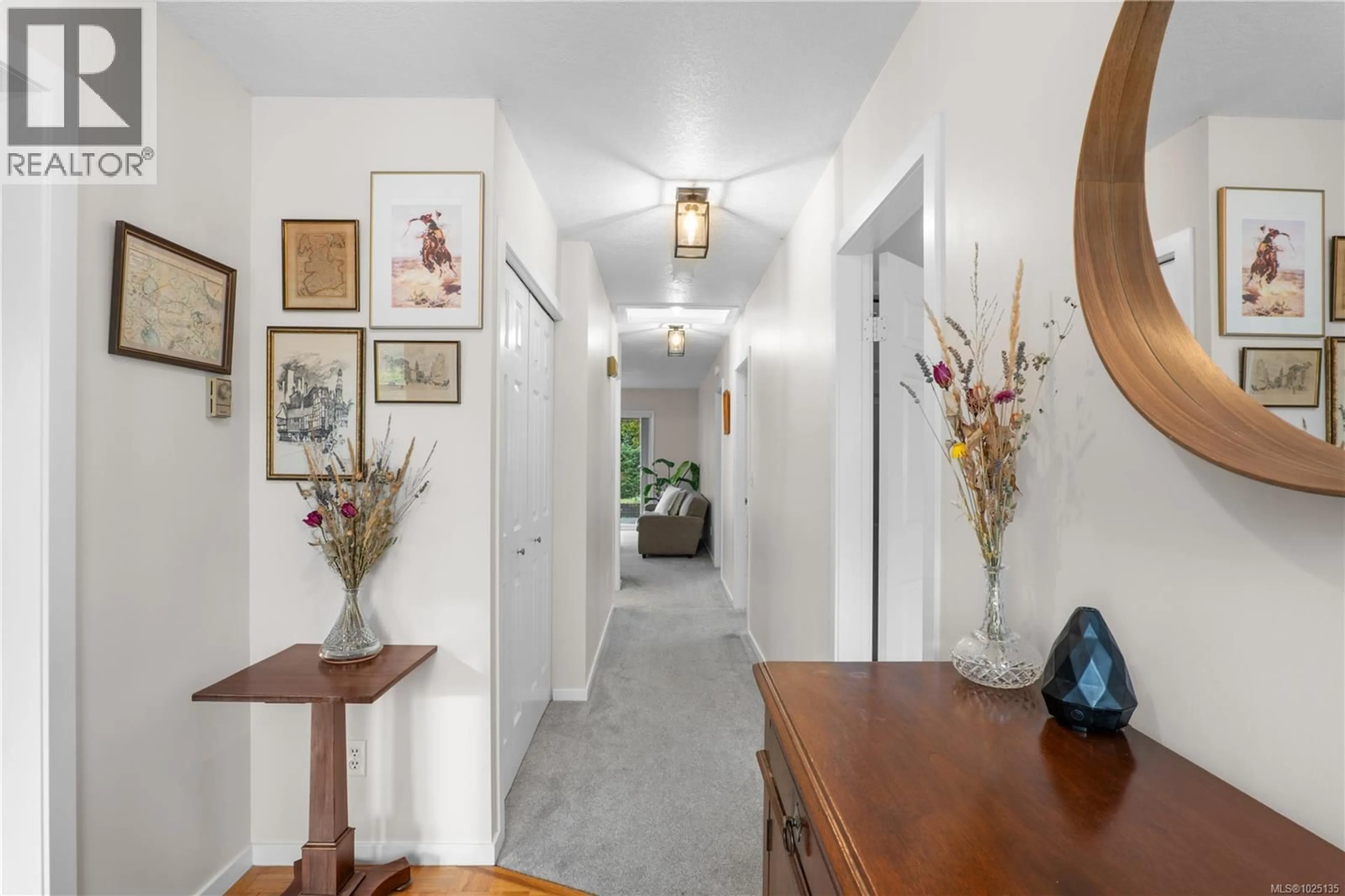 Indoor entryway for 1920 ST. ANN STREET, Oak Bay British Columbia V8R5W1